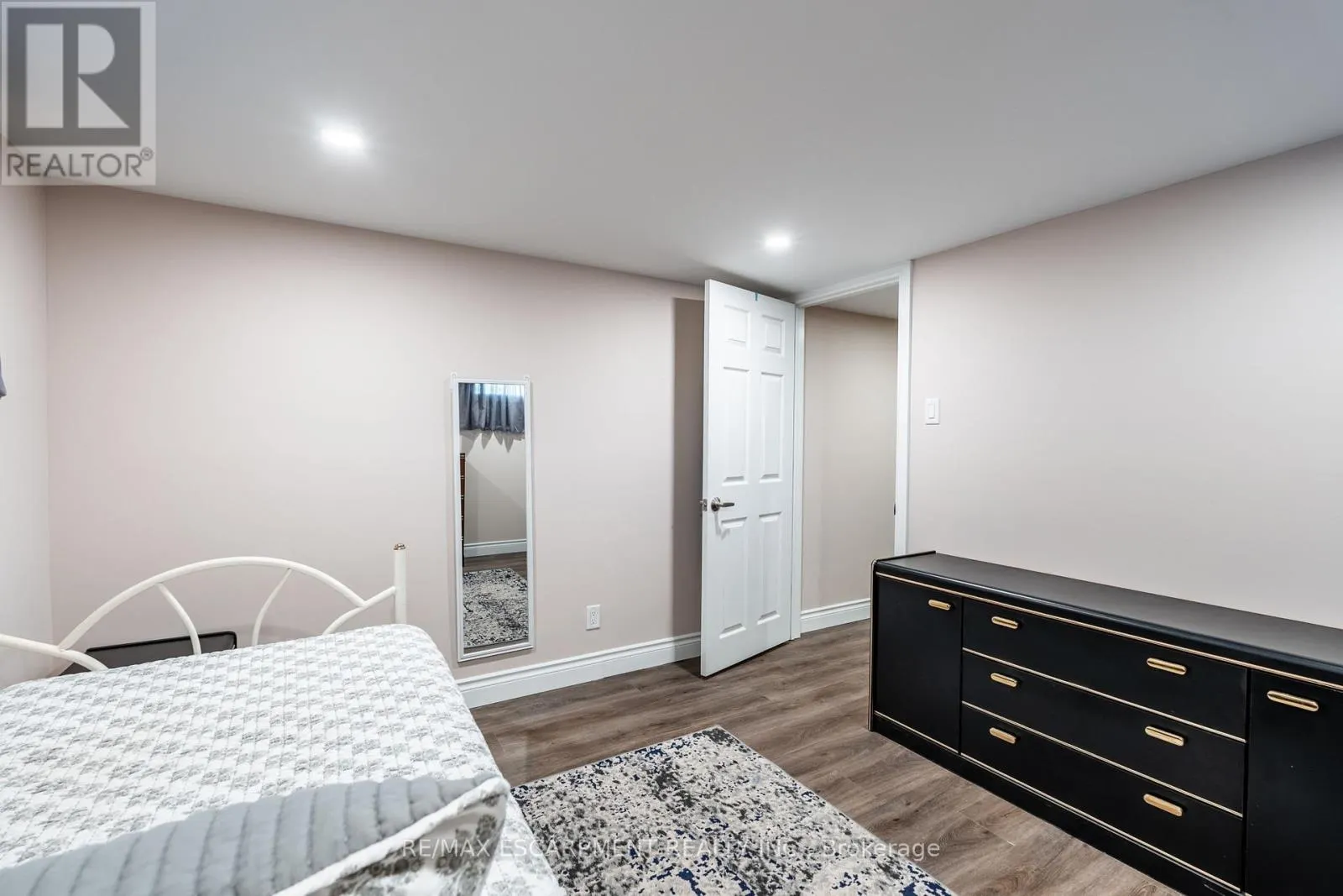 258 OAKHILL DRIVE