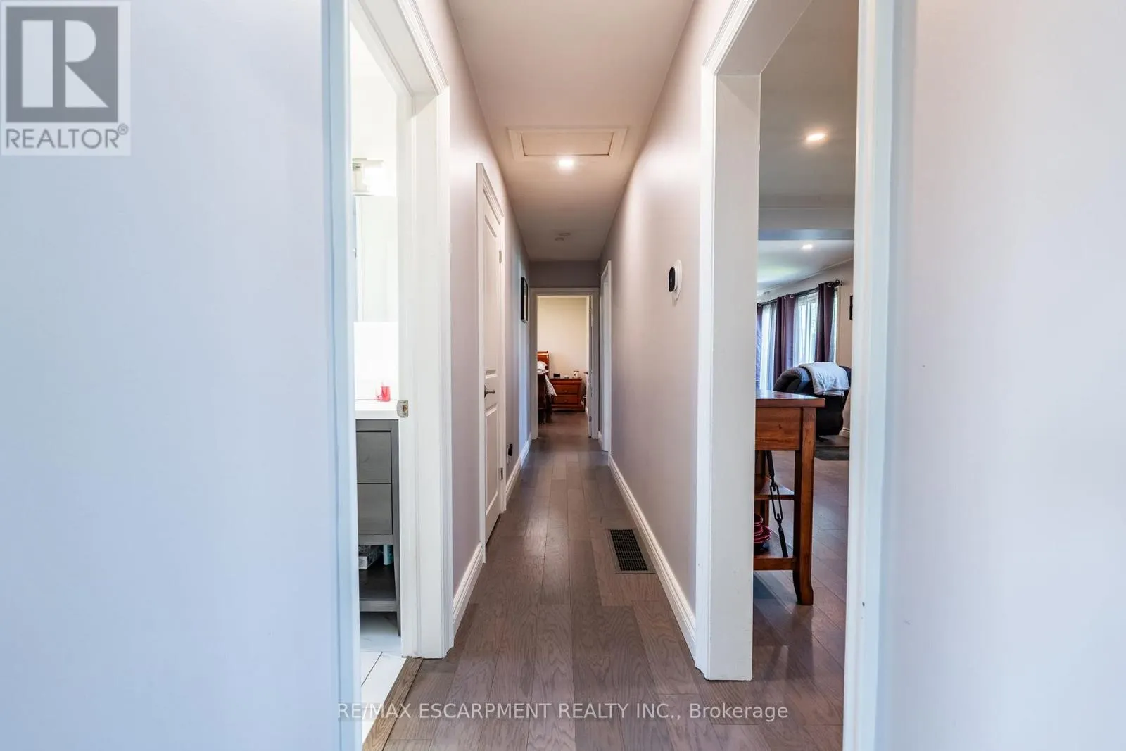 258 OAKHILL DRIVE