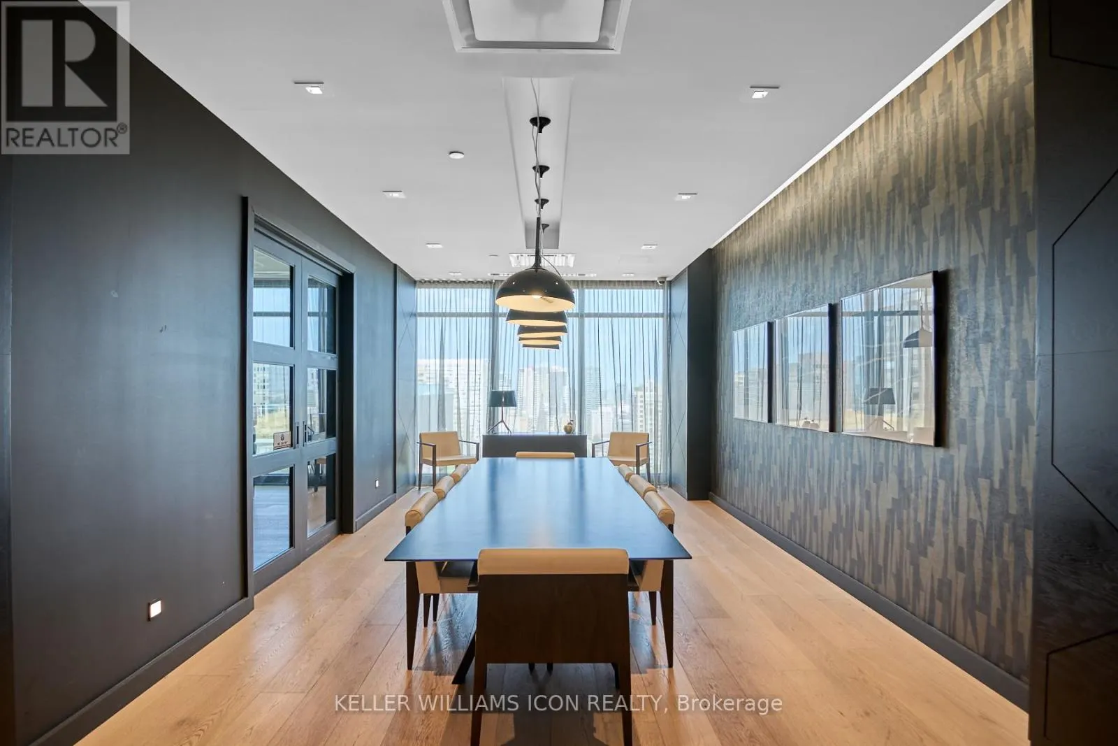 1707 - 255 BAY STREET