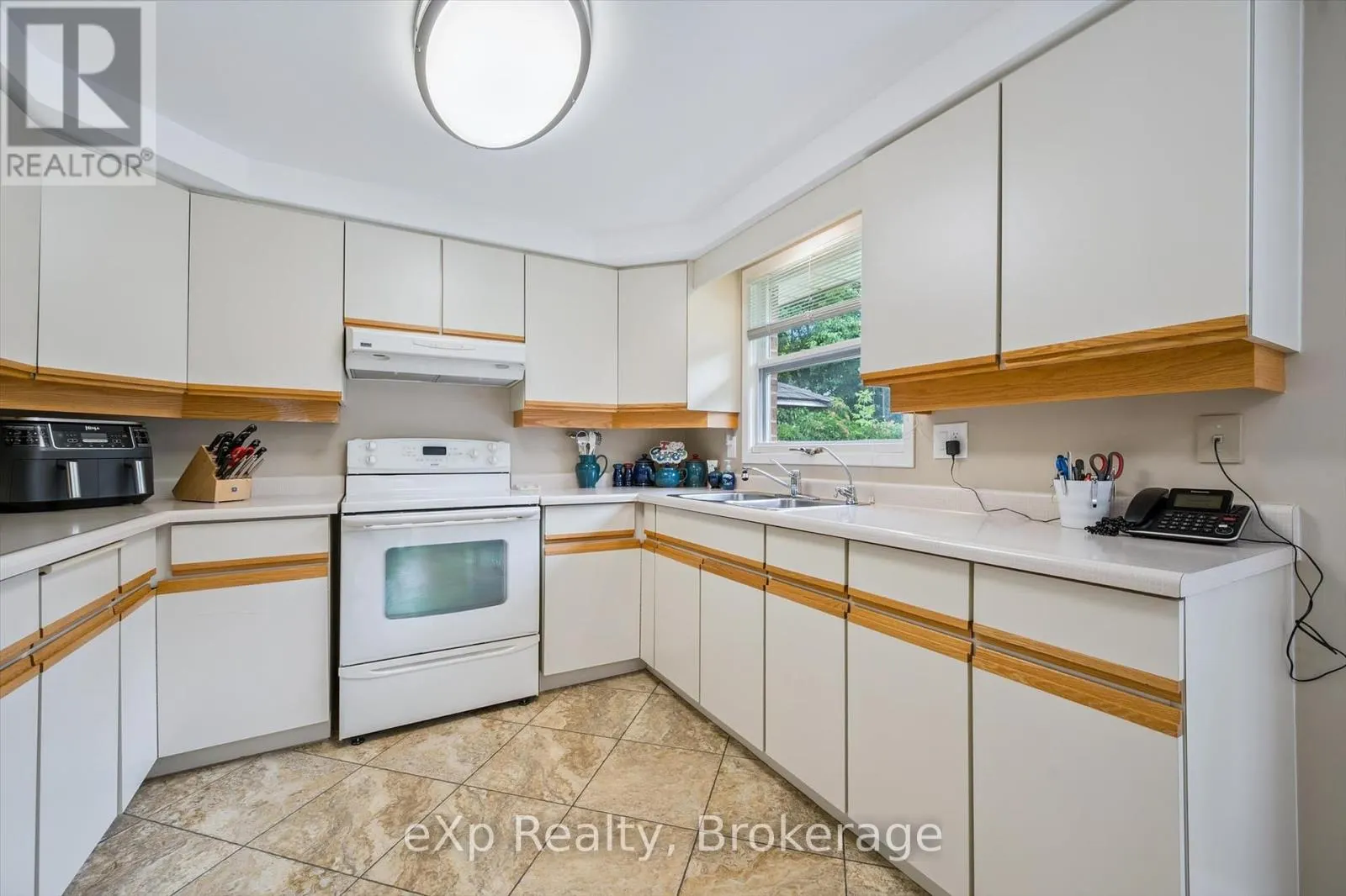 8 ASPEN VALLEY CRESCENT