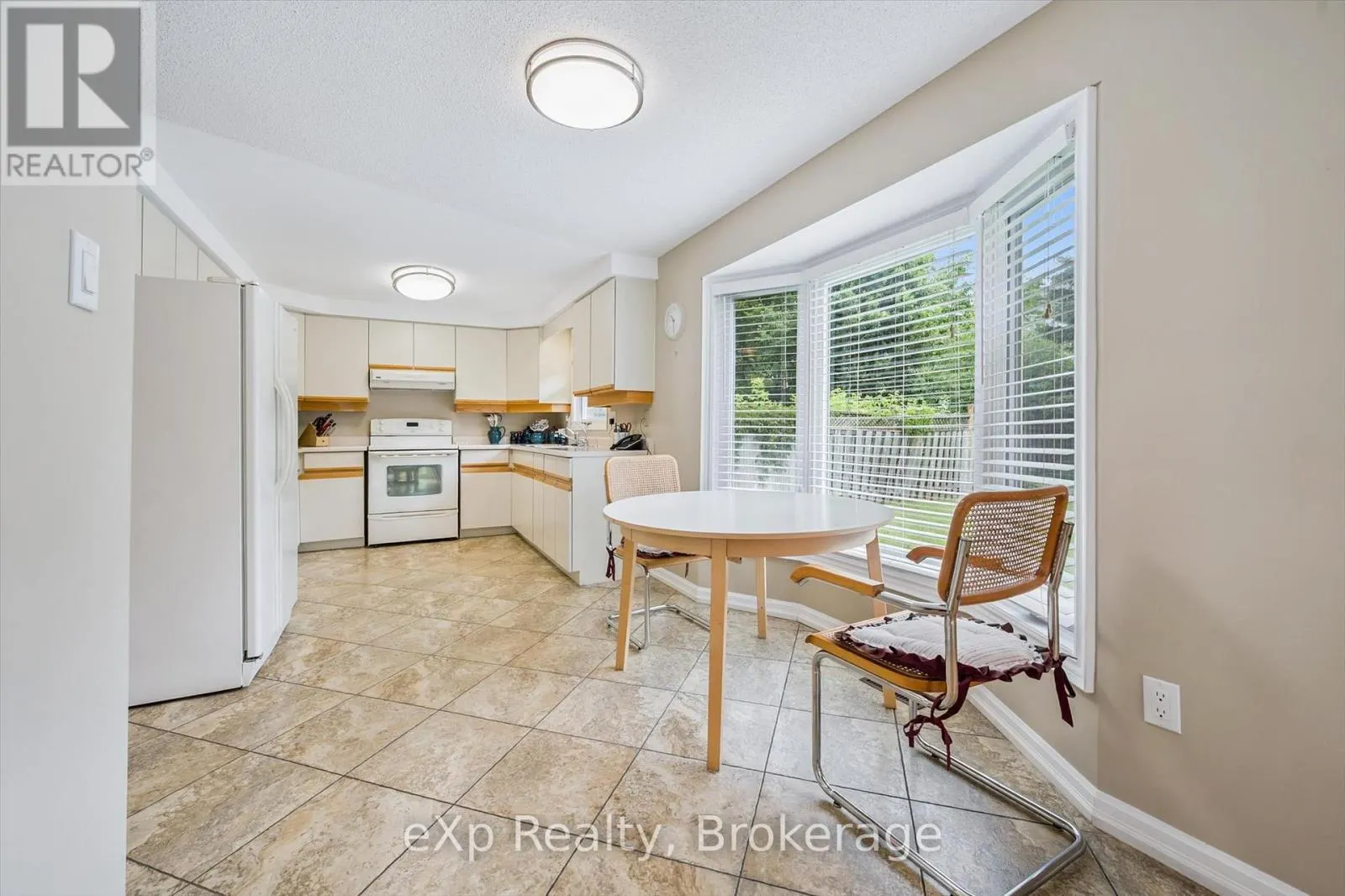 8 ASPEN VALLEY CRESCENT