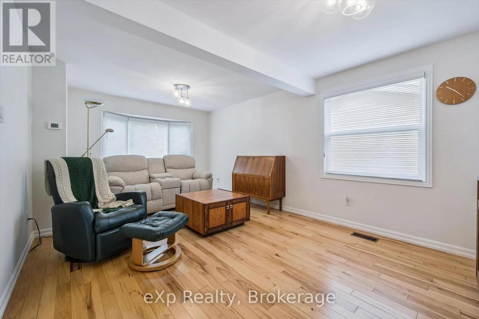 8 ASPEN VALLEY CRESCENT