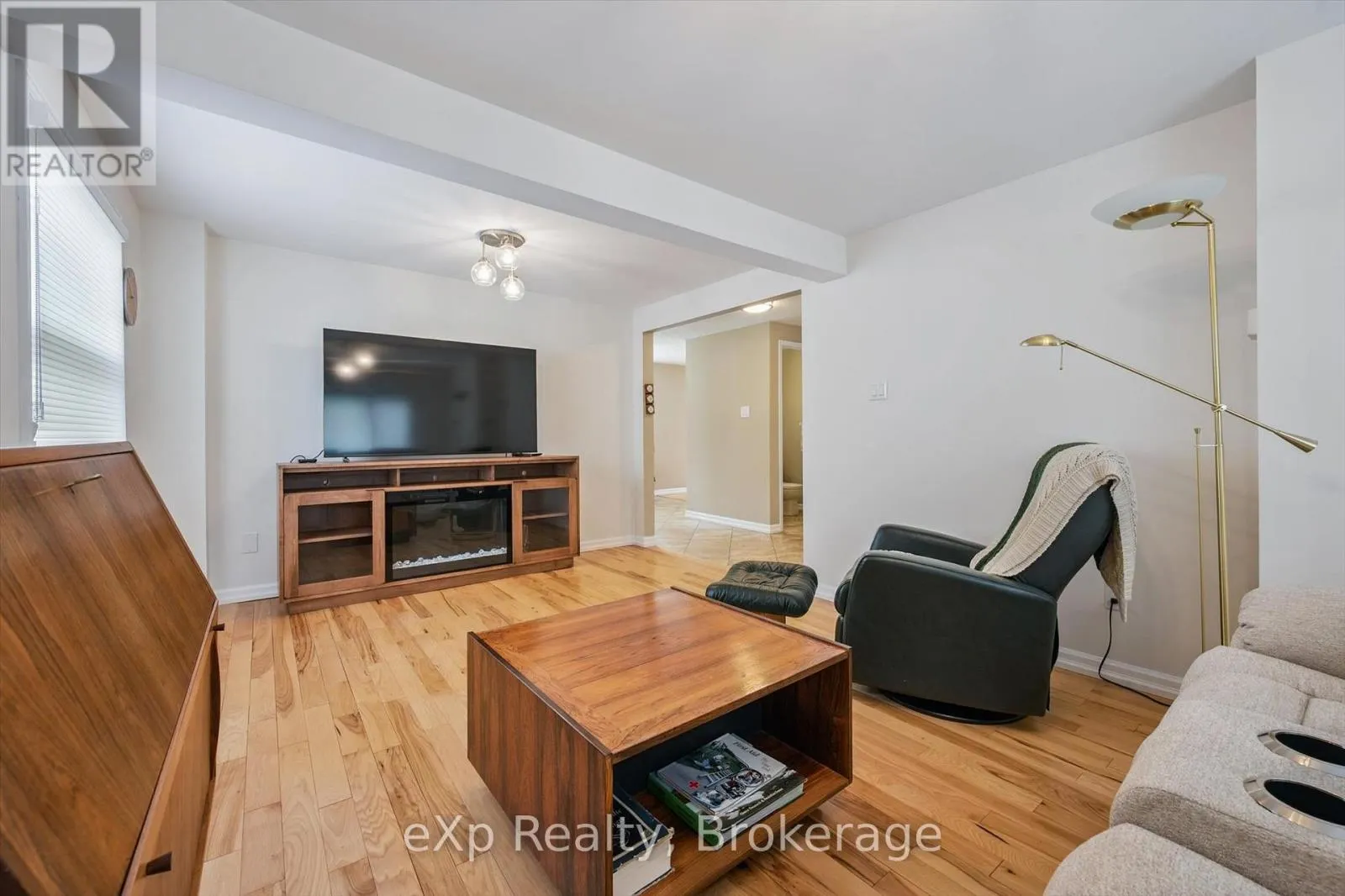 8 ASPEN VALLEY CRESCENT