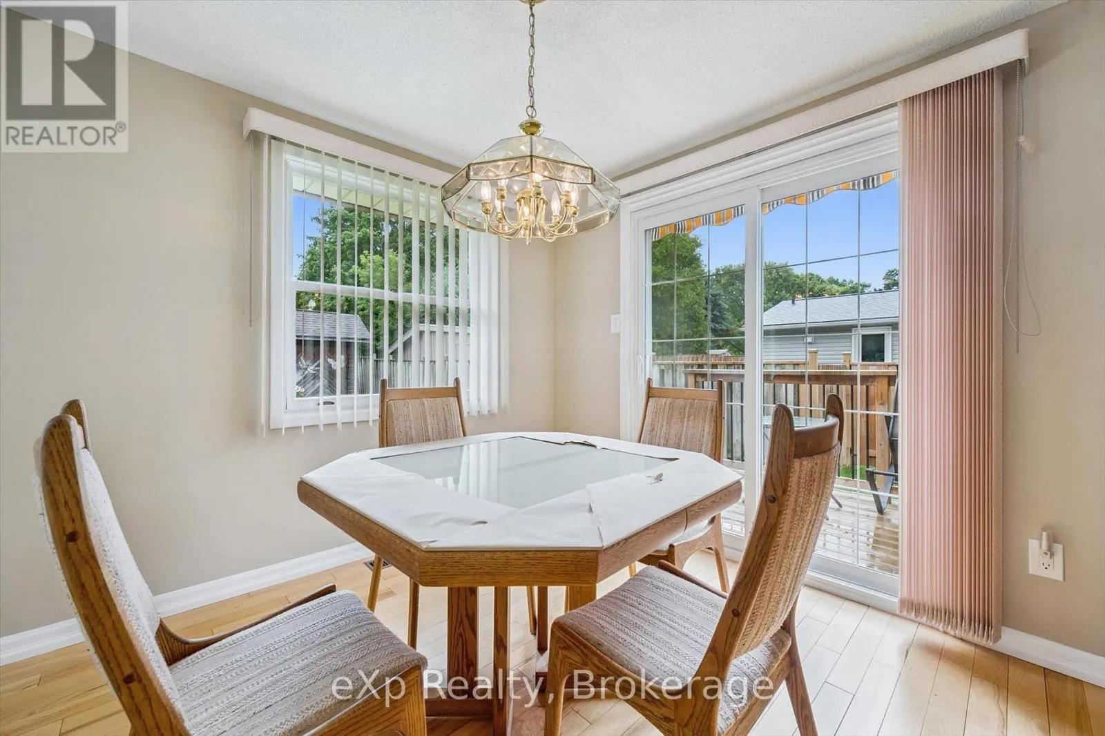 8 ASPEN VALLEY CRESCENT