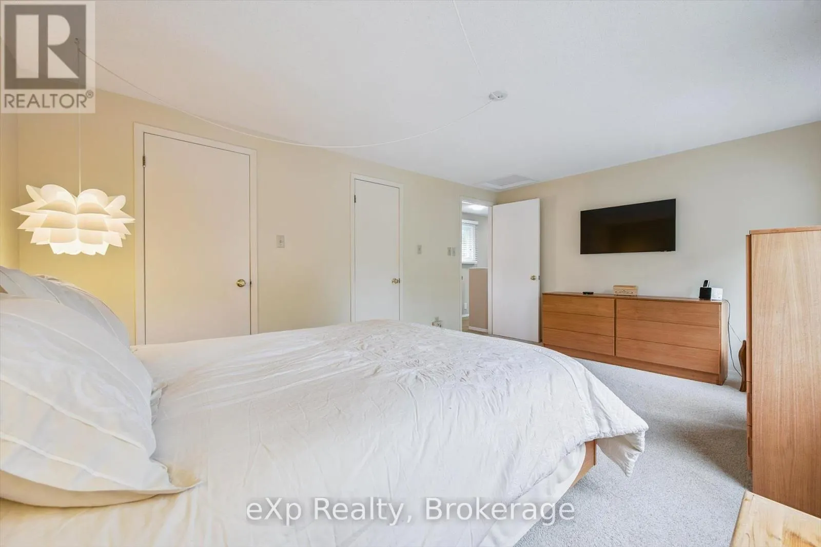 8 ASPEN VALLEY CRESCENT