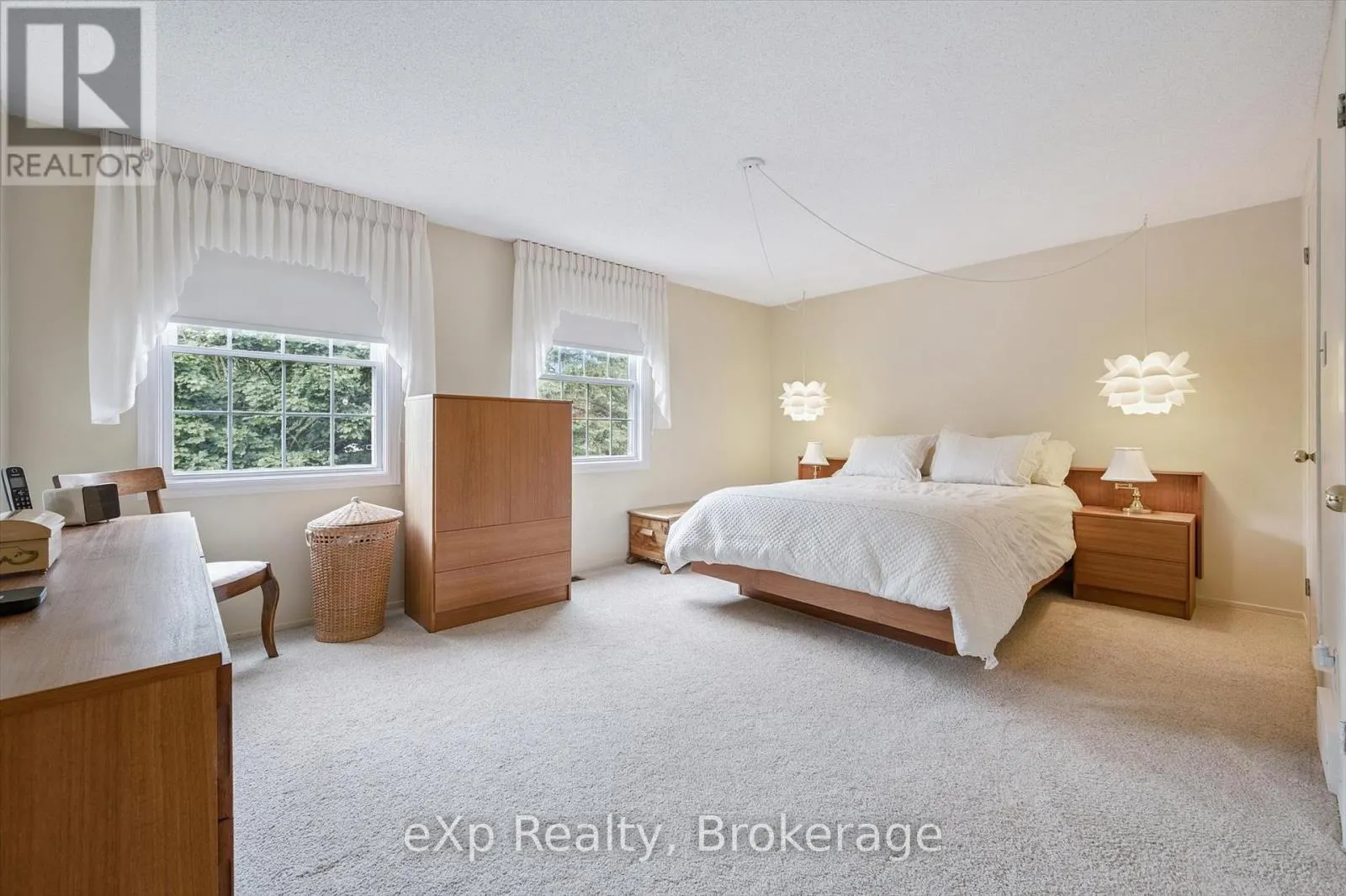 8 ASPEN VALLEY CRESCENT