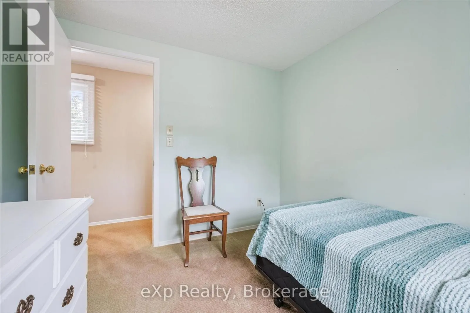 8 ASPEN VALLEY CRESCENT