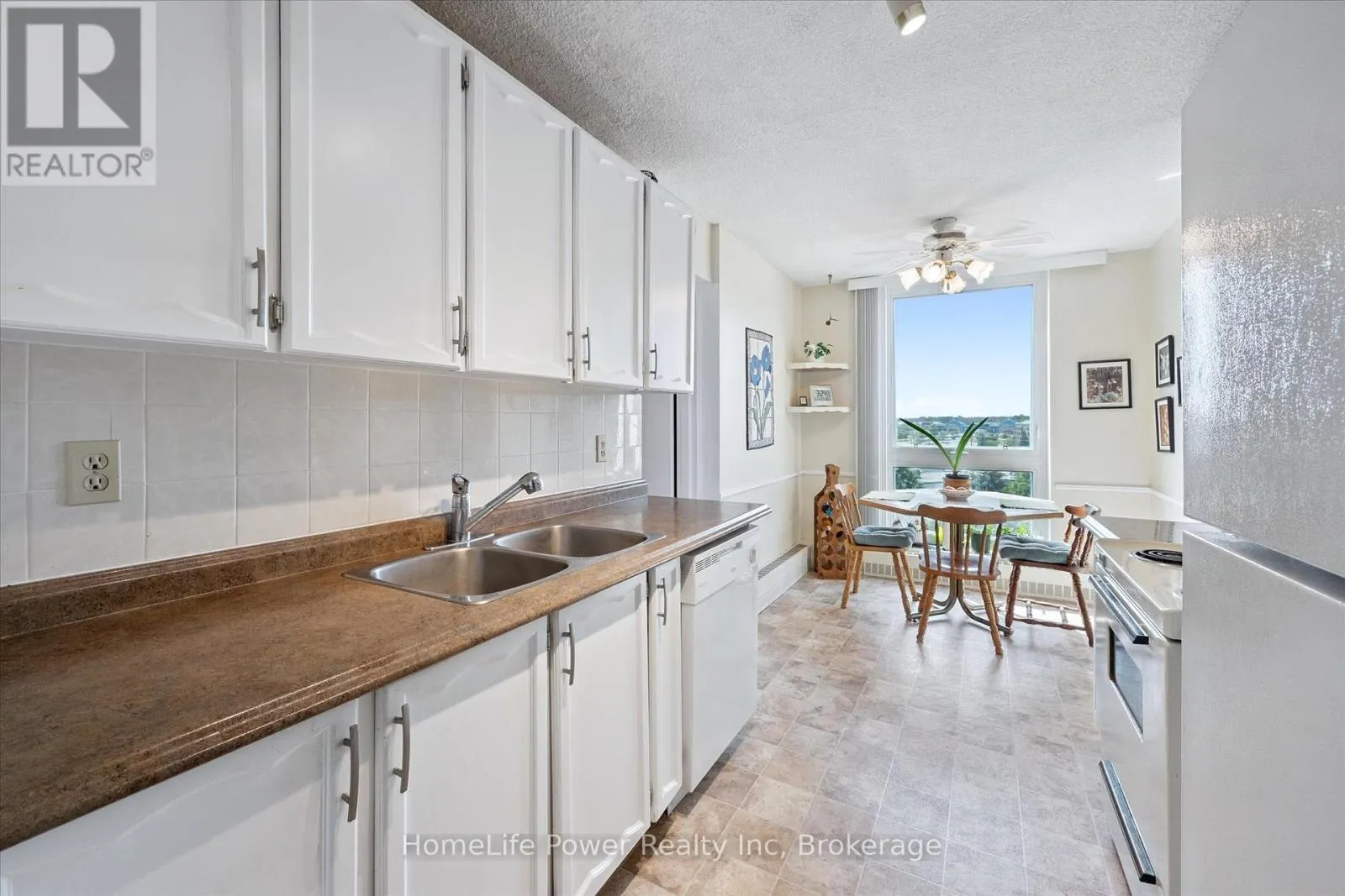 711 - 19 WOODLAWN ROAD E, #711