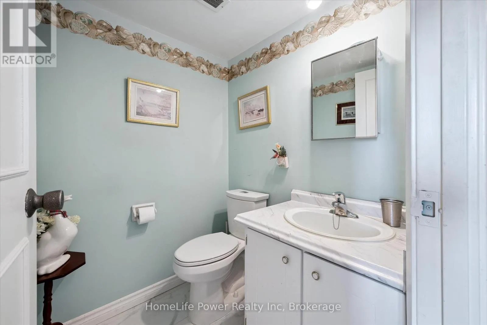 711 - 19 WOODLAWN ROAD E, #711