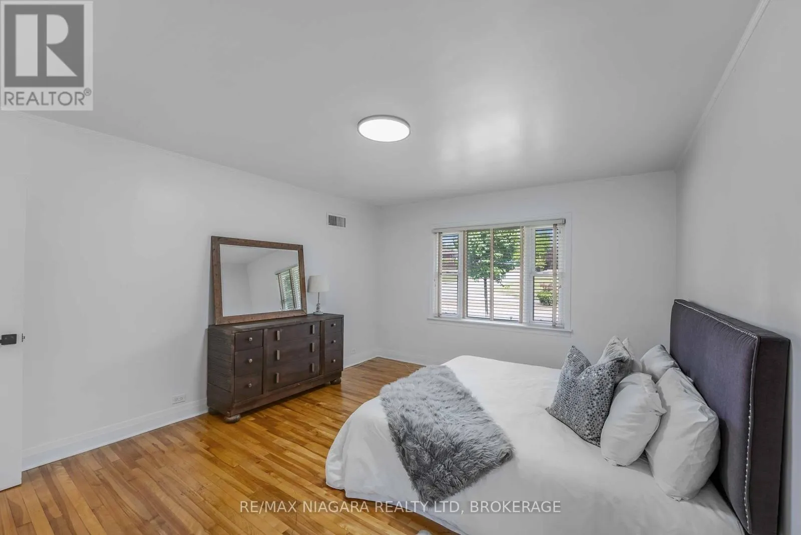 5000 SIXTH AVENUE