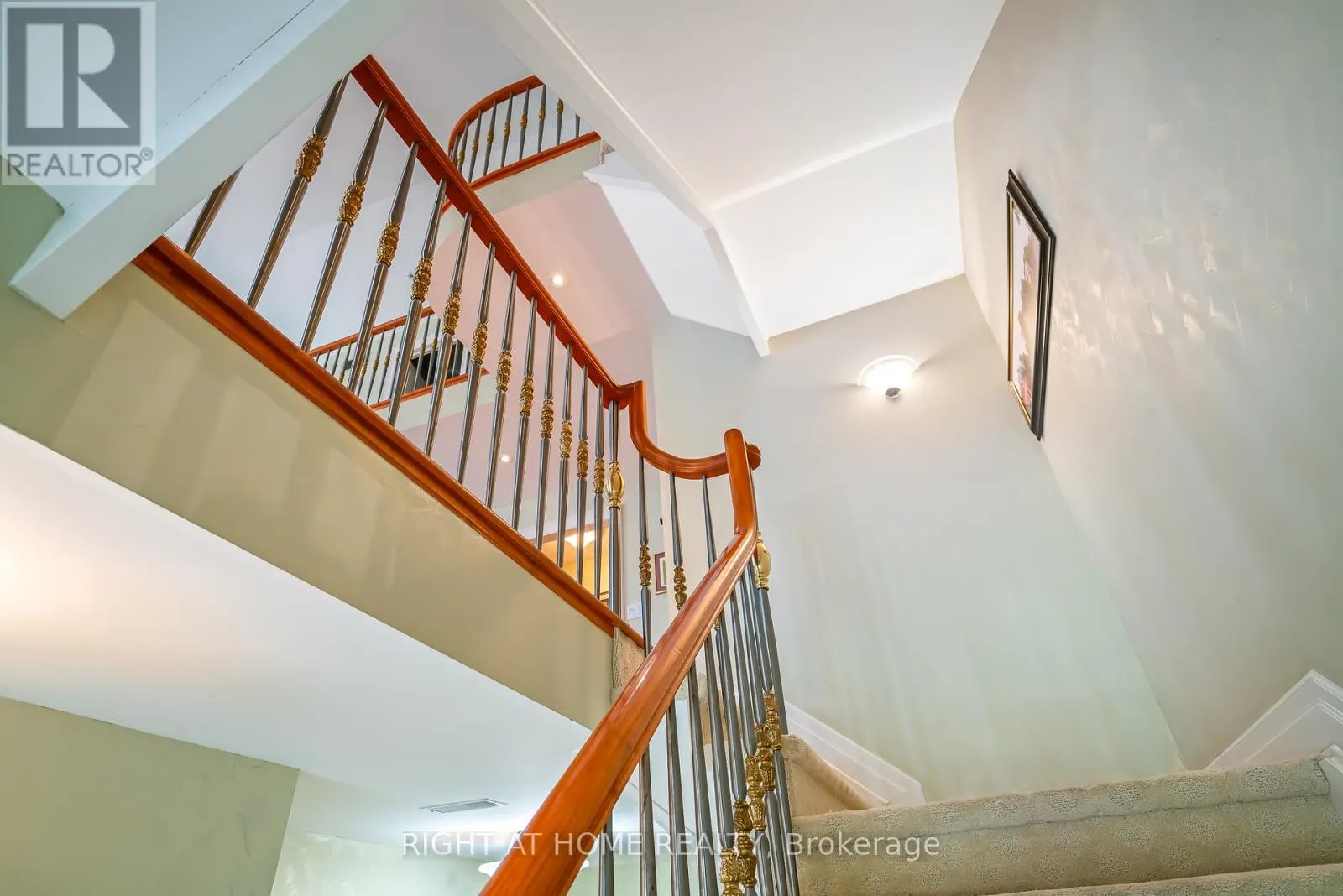 10 - 222 RICARDO STREET