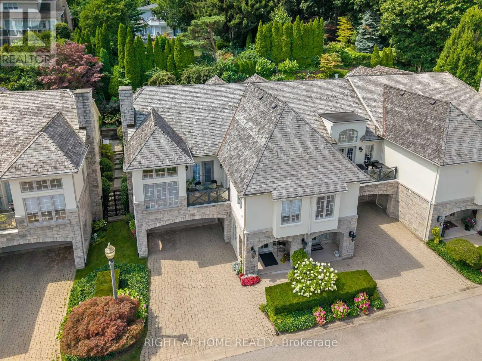 10 - 222 RICARDO STREET