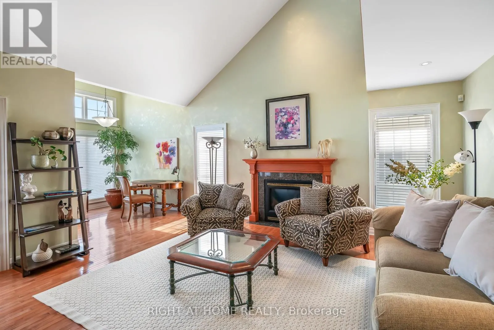 10 - 222 RICARDO STREET