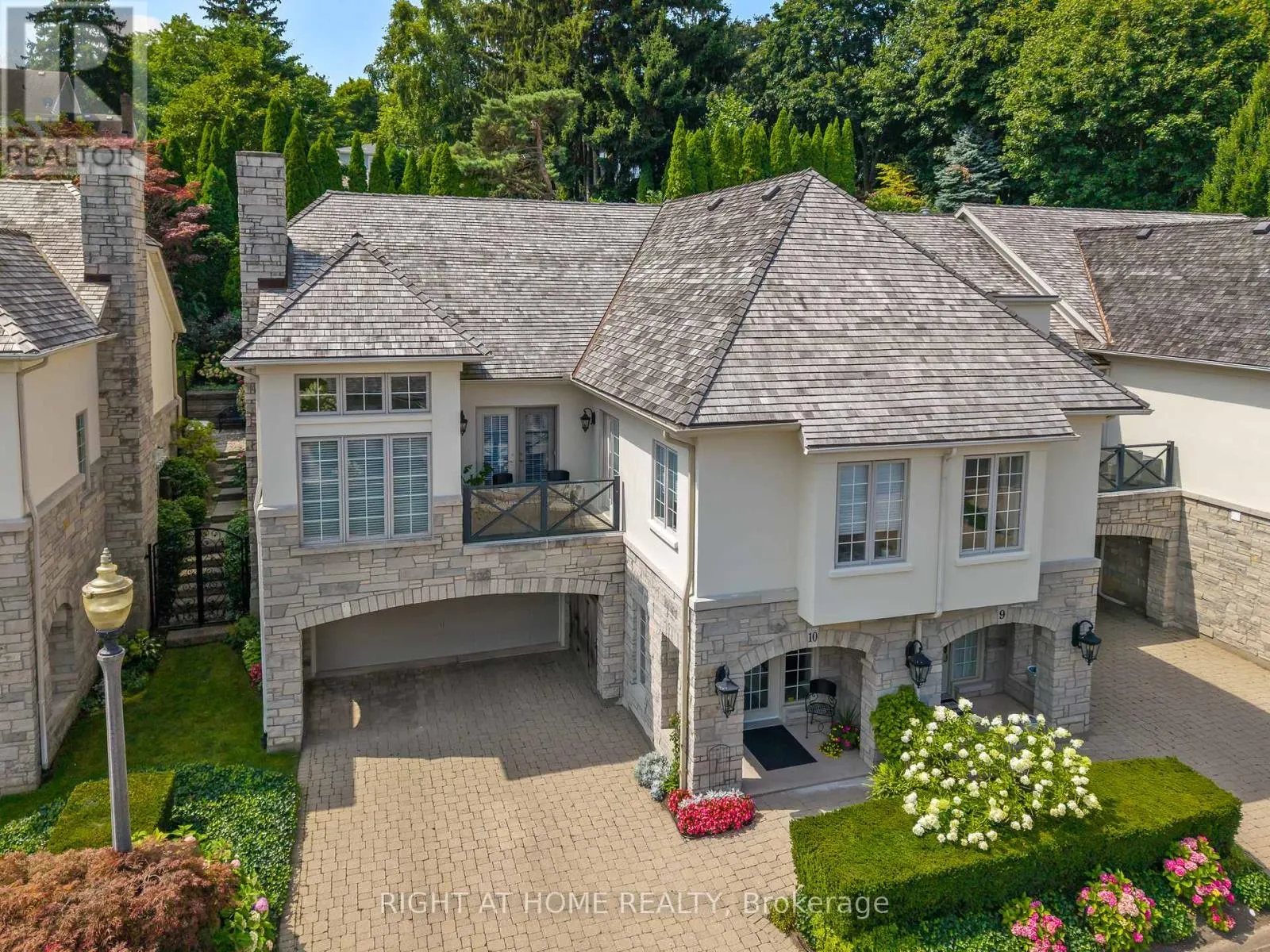 10 - 222 RICARDO STREET