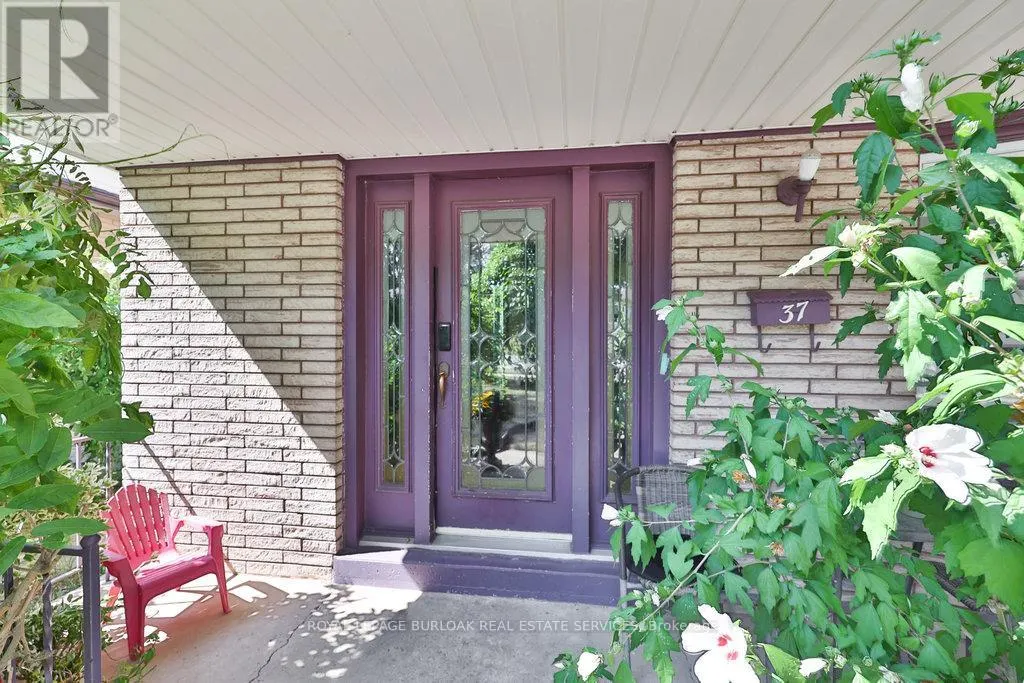 37 SUNRISE CRESCENT