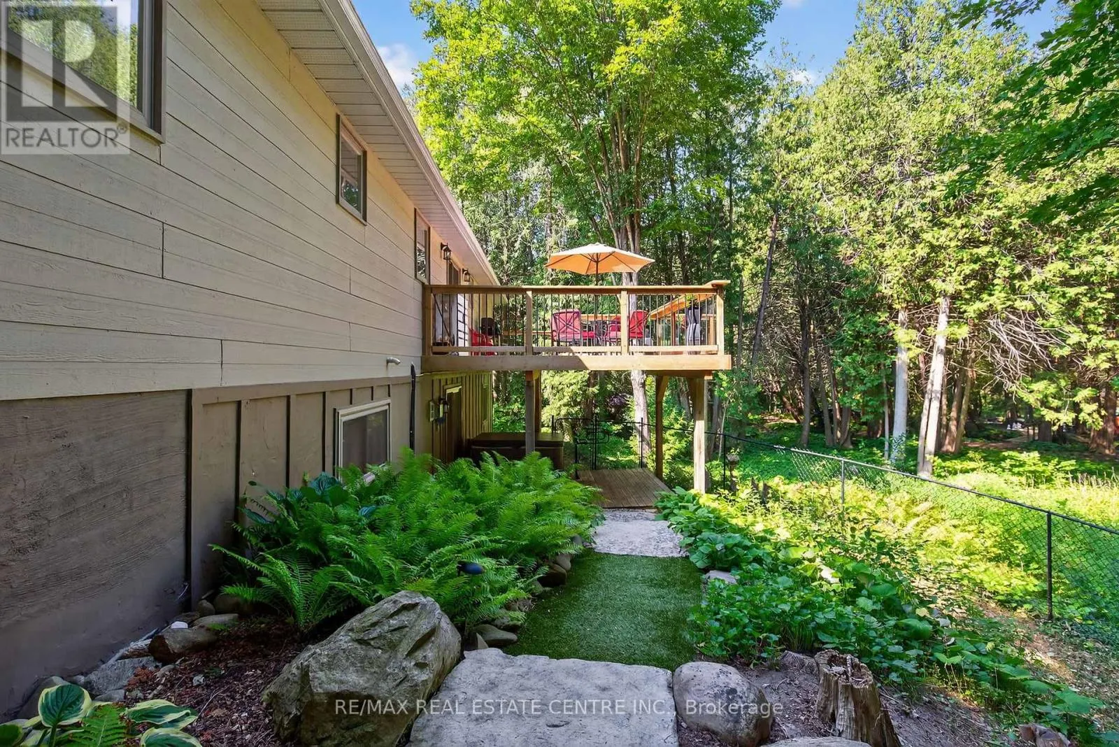 16 CEDAR LANE