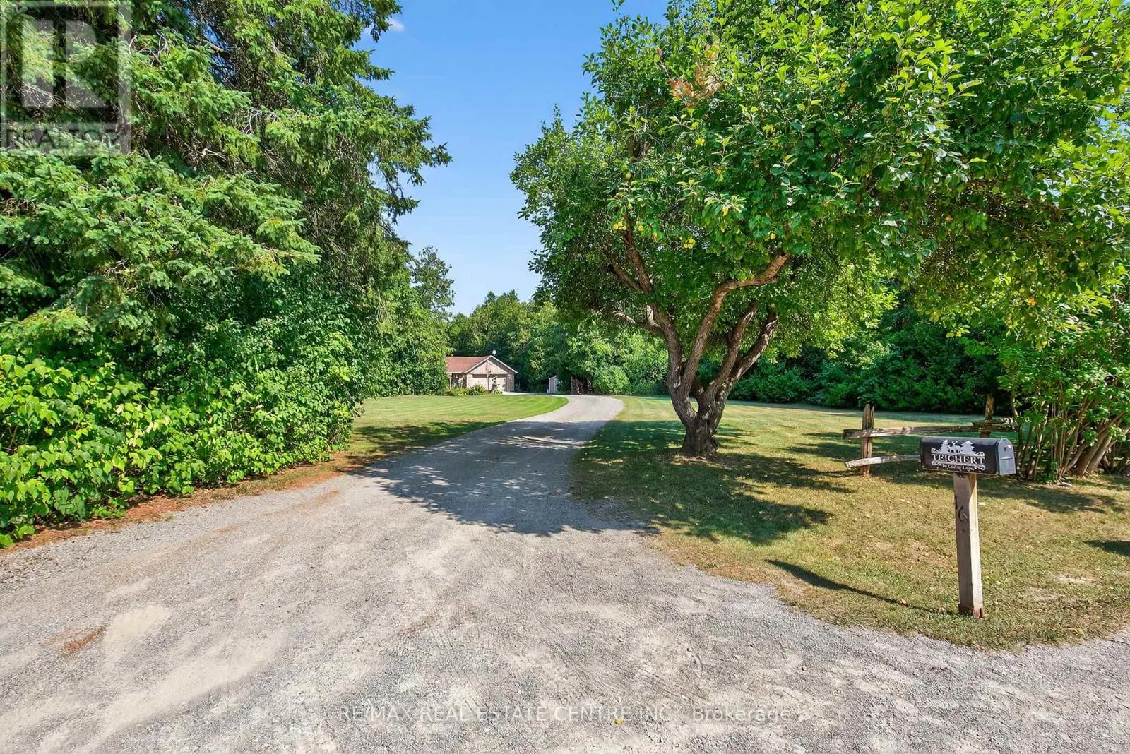 16 CEDAR LANE