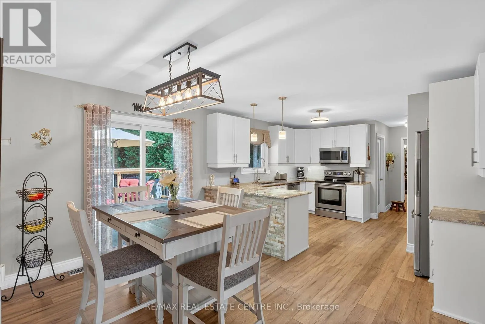 16 CEDAR LANE