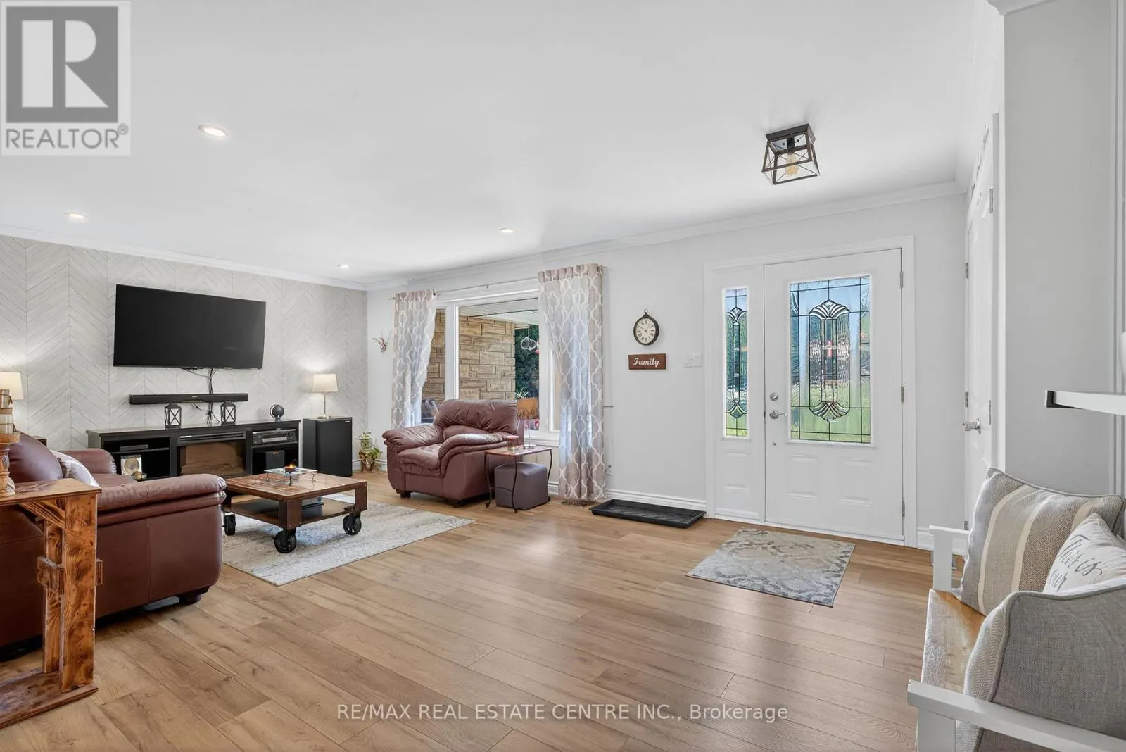 16 CEDAR LANE
