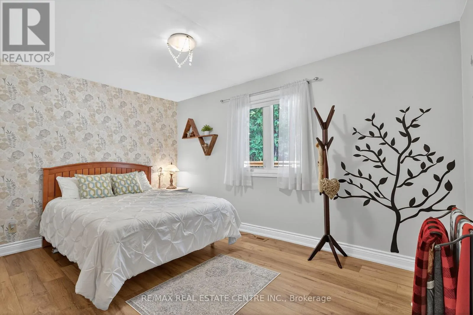 16 CEDAR LANE