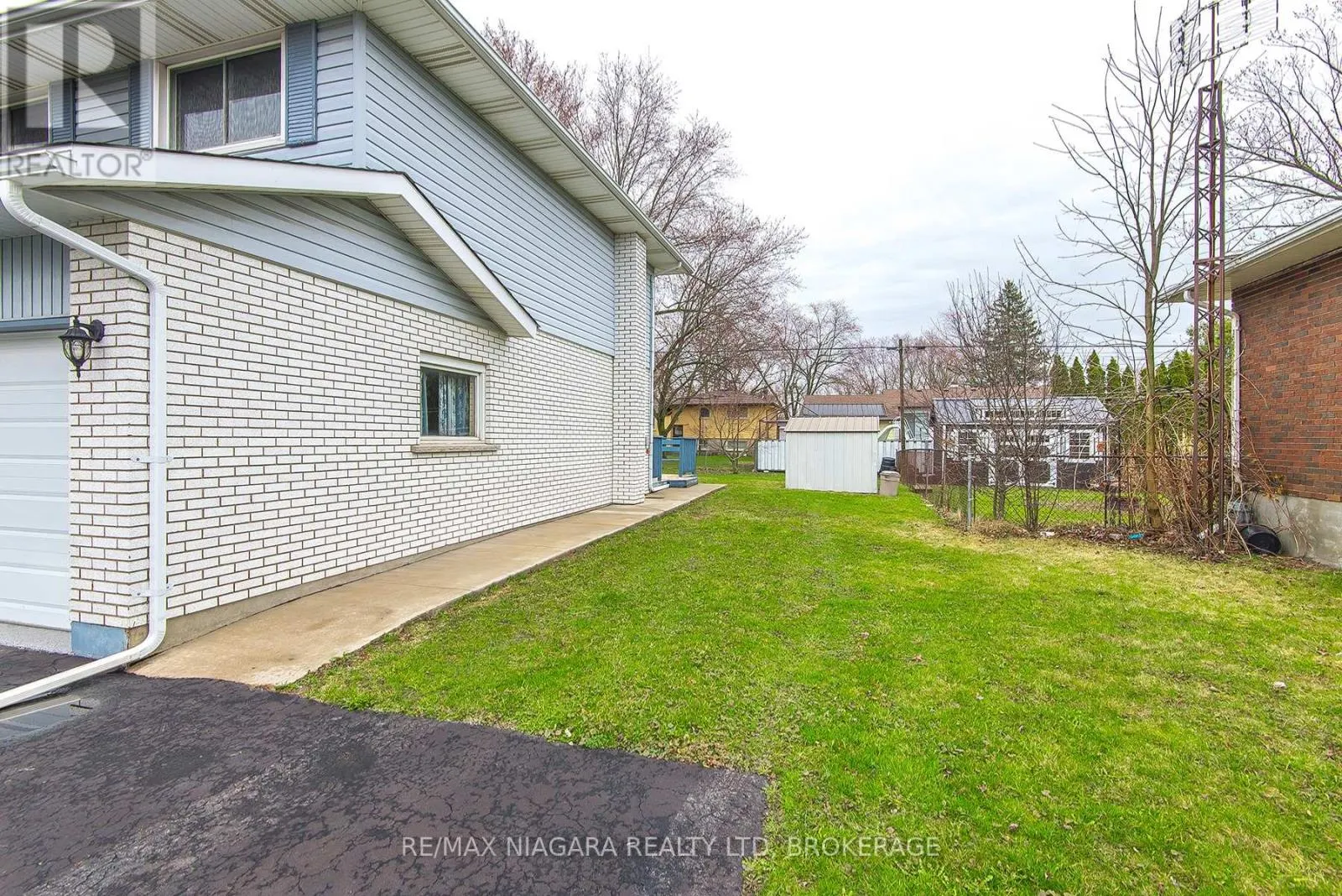 800 FERNDALE AVENUE