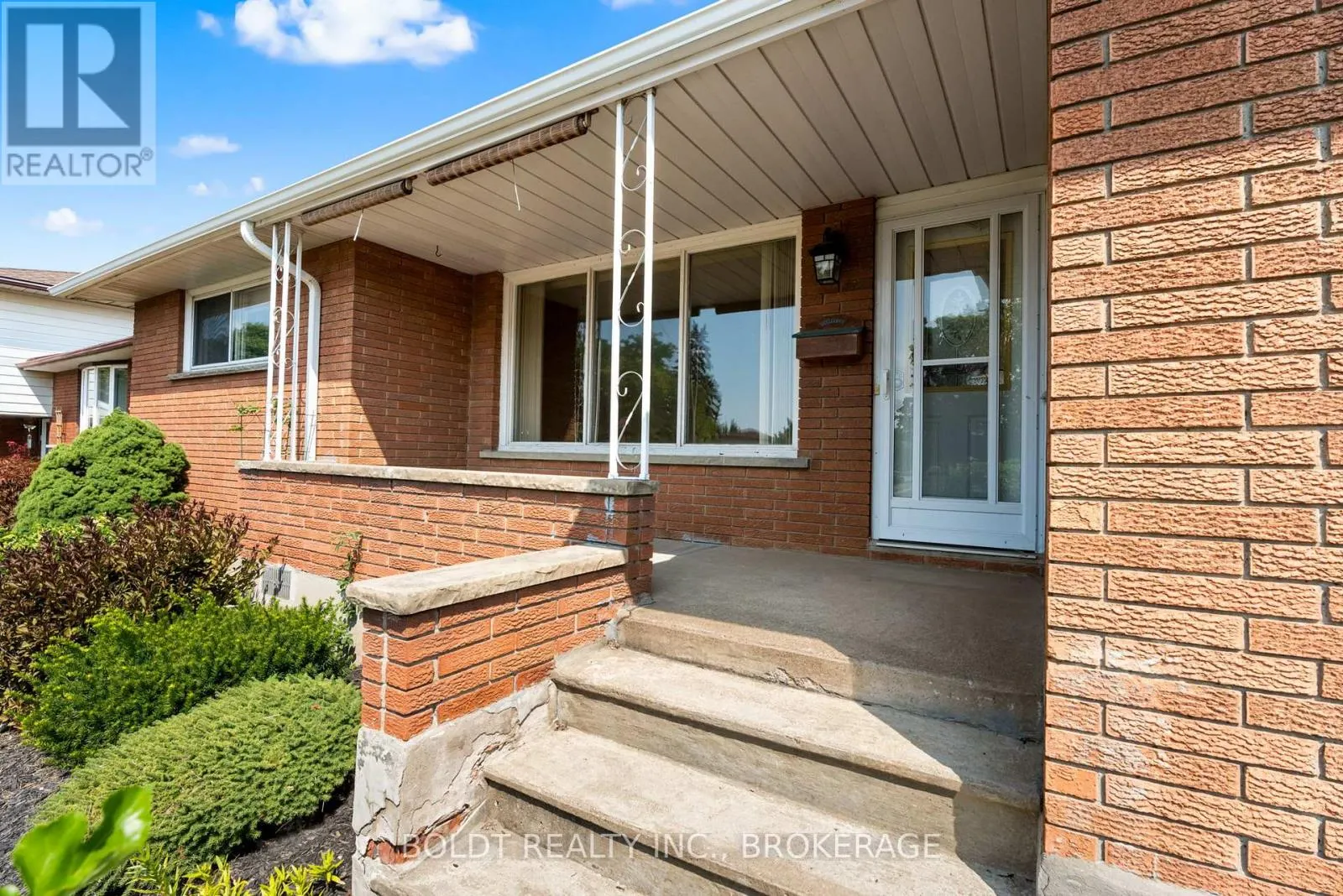 7 EASTDALE CRESCENT