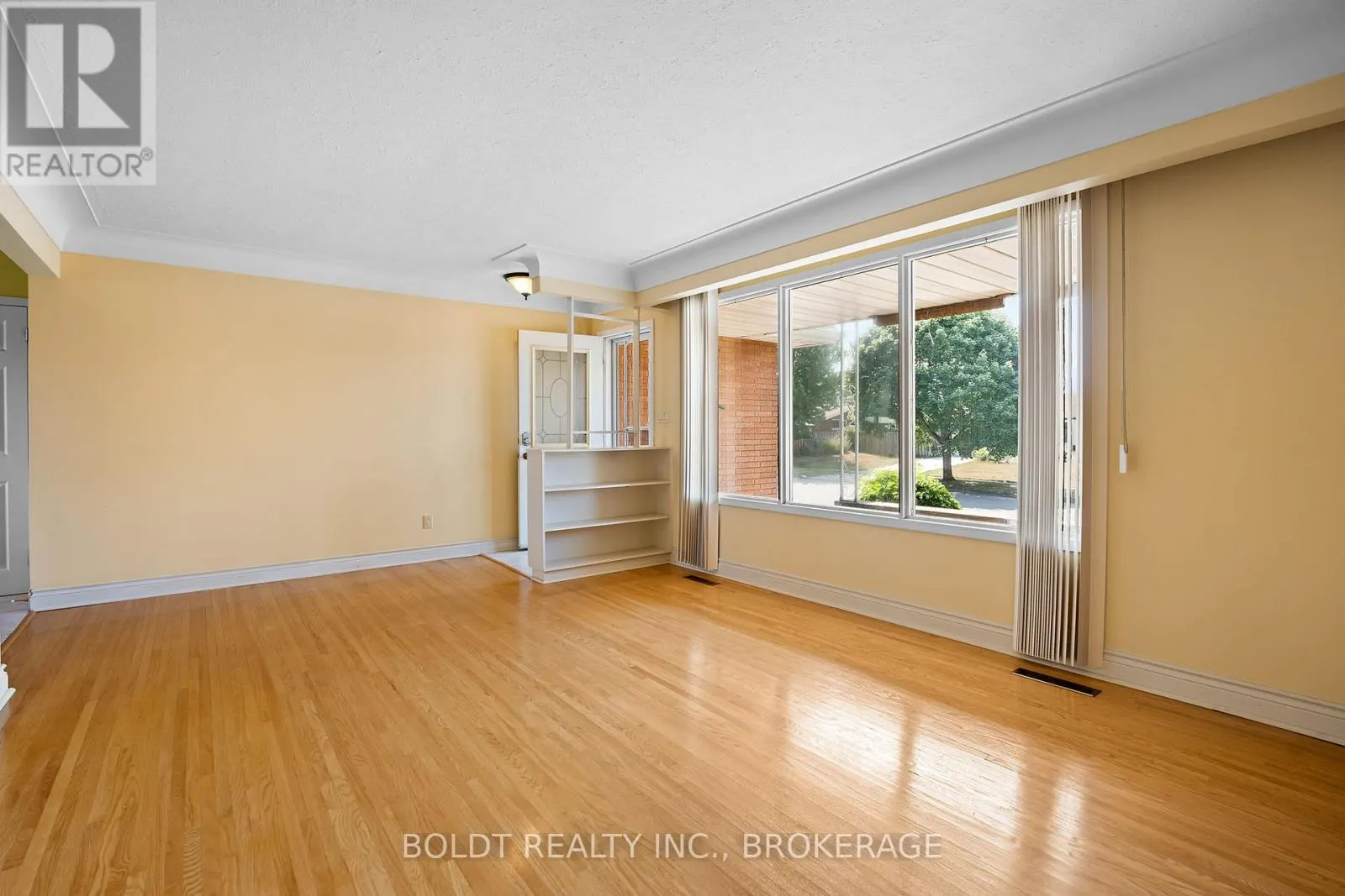 7 EASTDALE CRESCENT
