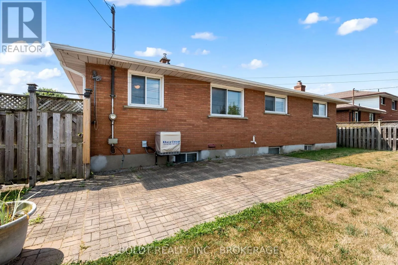 7 EASTDALE CRESCENT