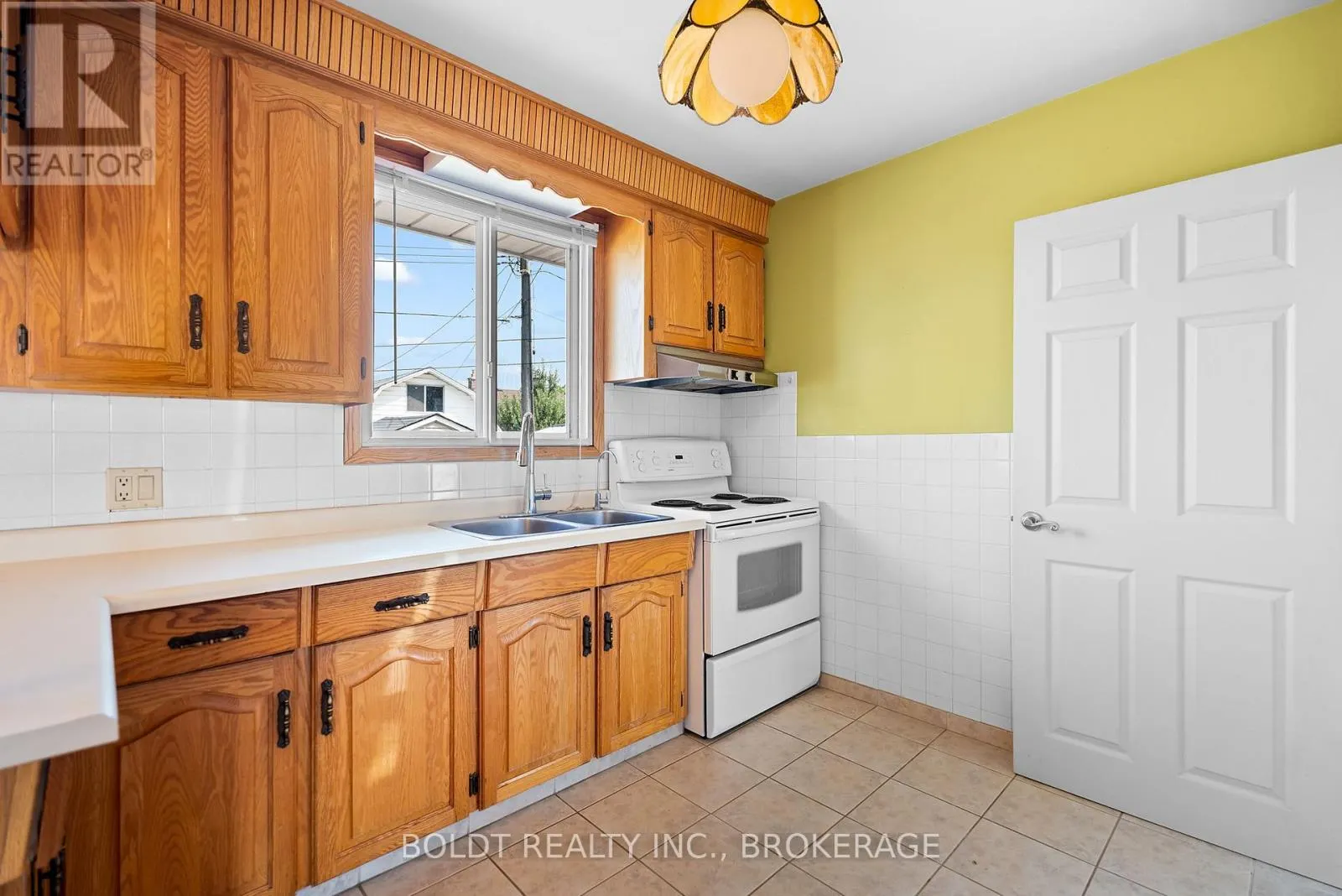 7 EASTDALE CRESCENT