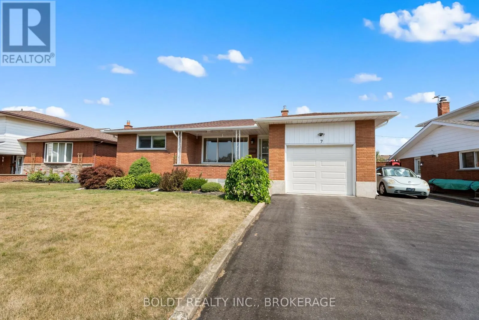 7 EASTDALE CRESCENT