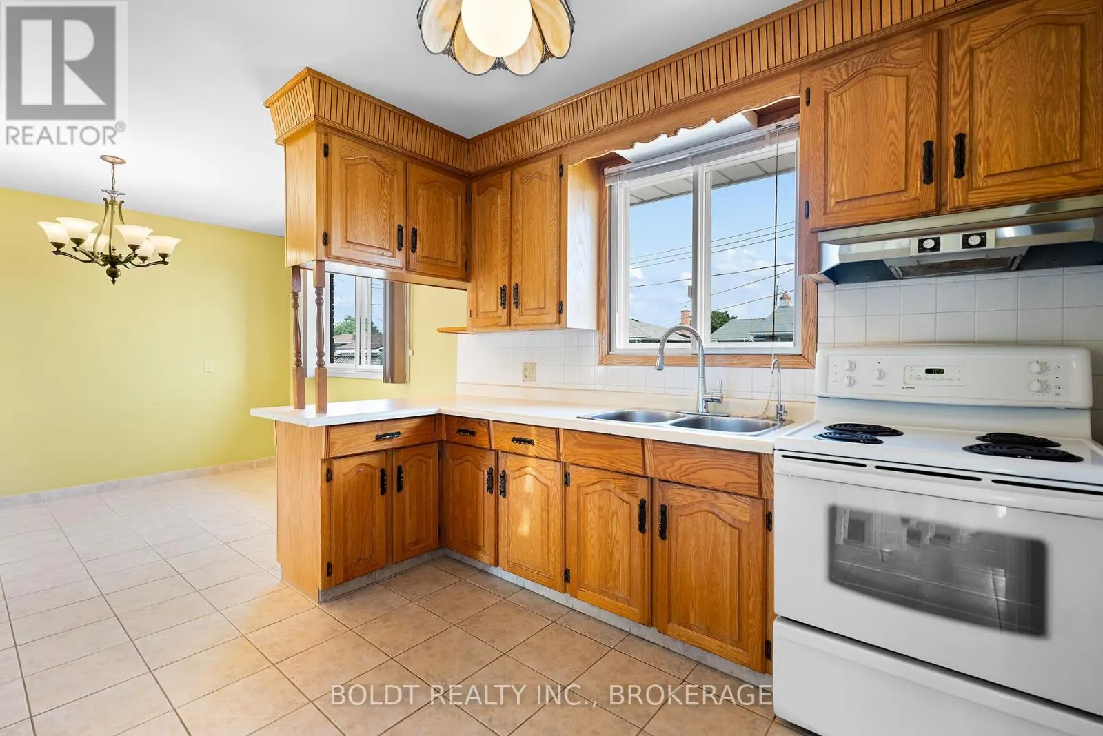 7 EASTDALE CRESCENT