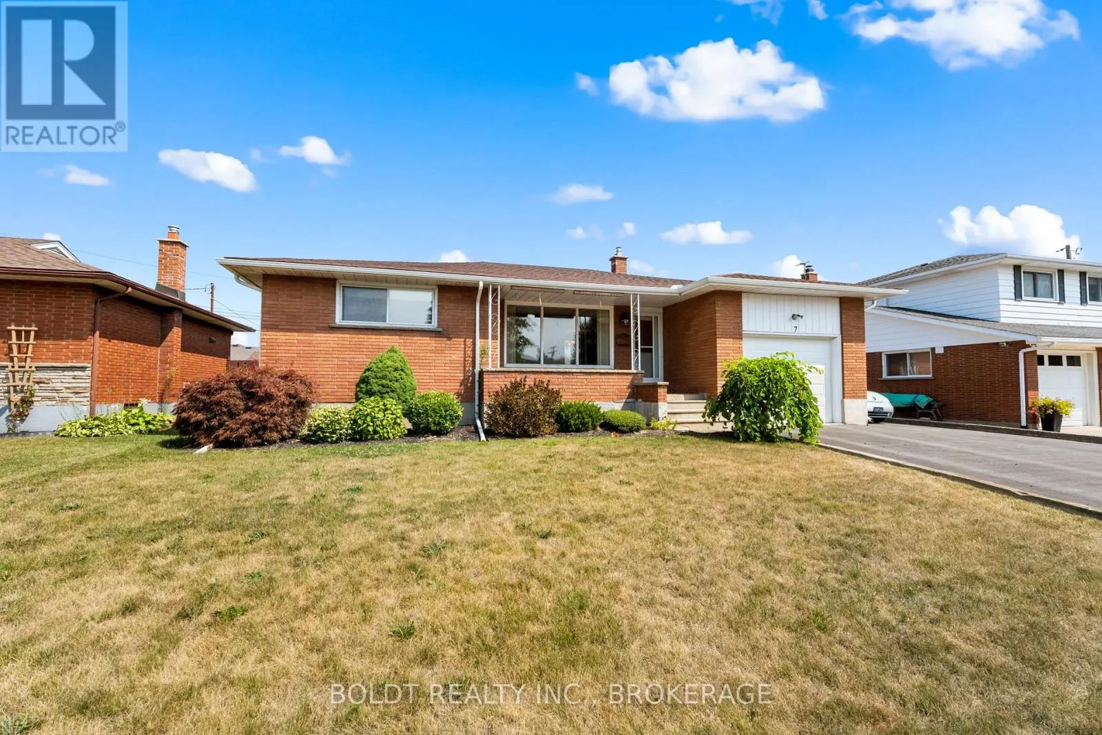 7 EASTDALE CRESCENT