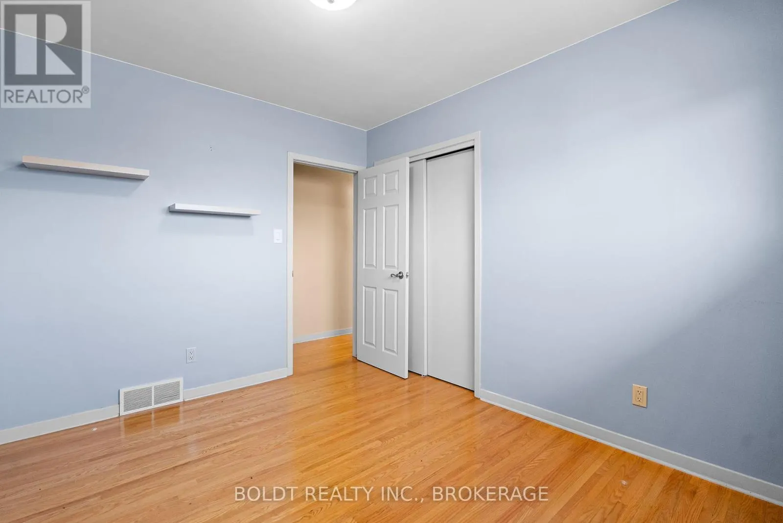 7 EASTDALE CRESCENT
