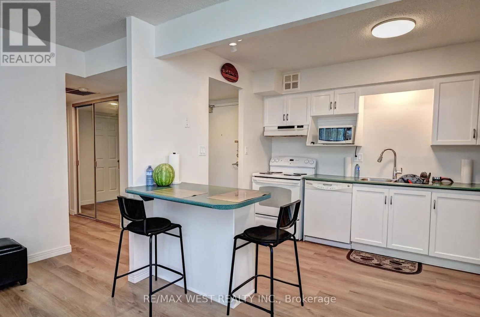 705 - 260 SHELDON AVENUE N