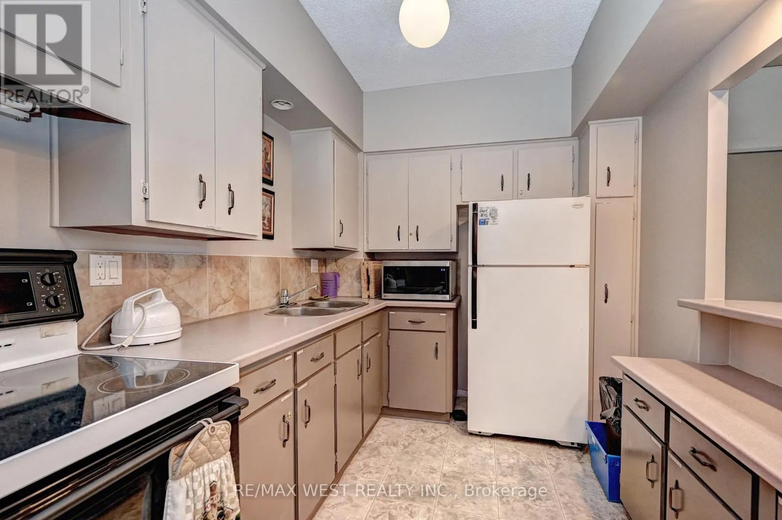 705 - 260 SHELDON AVENUE N