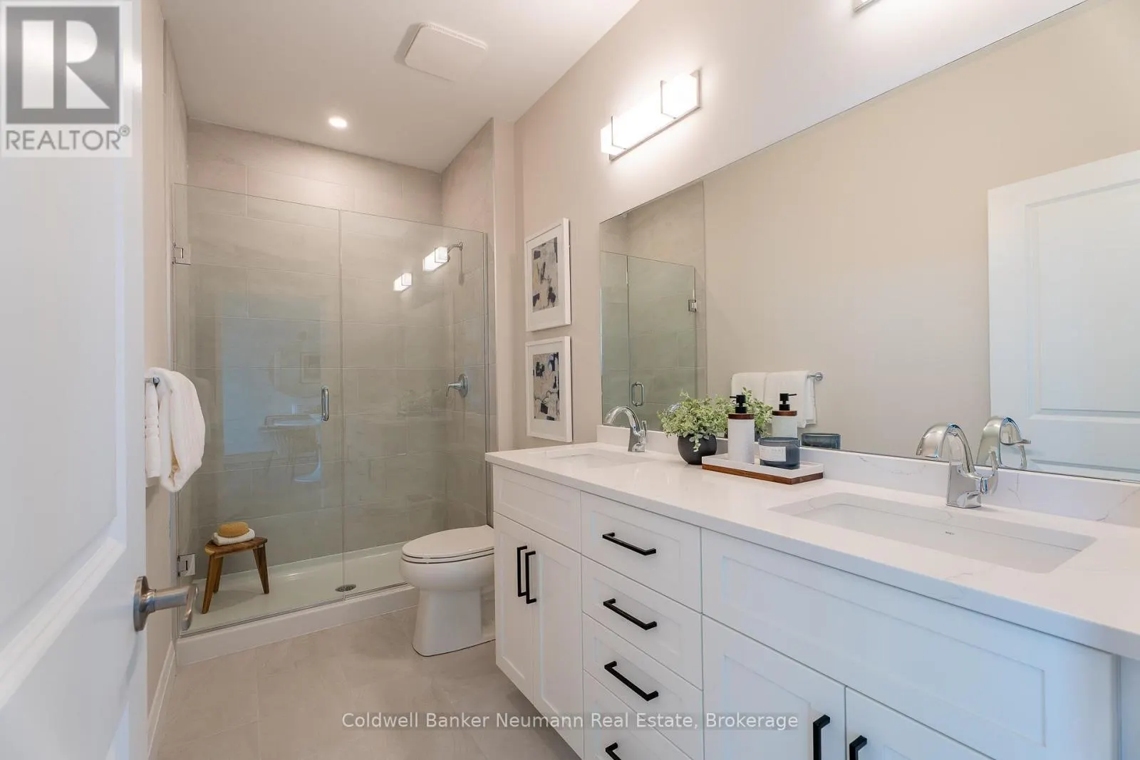 215 - 1882 GORDON STREET, #215