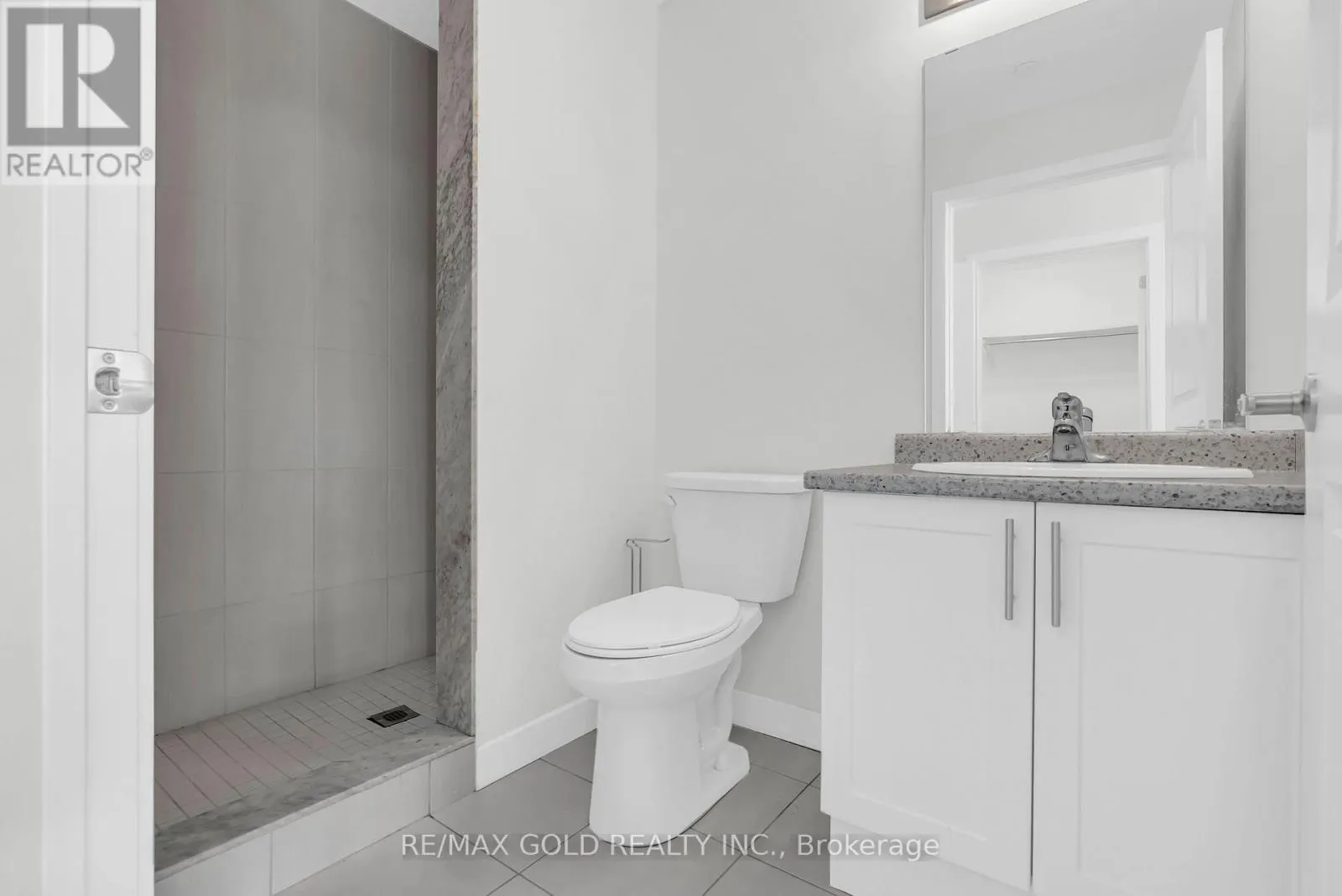 402 - 460 DUNDAS STREET E