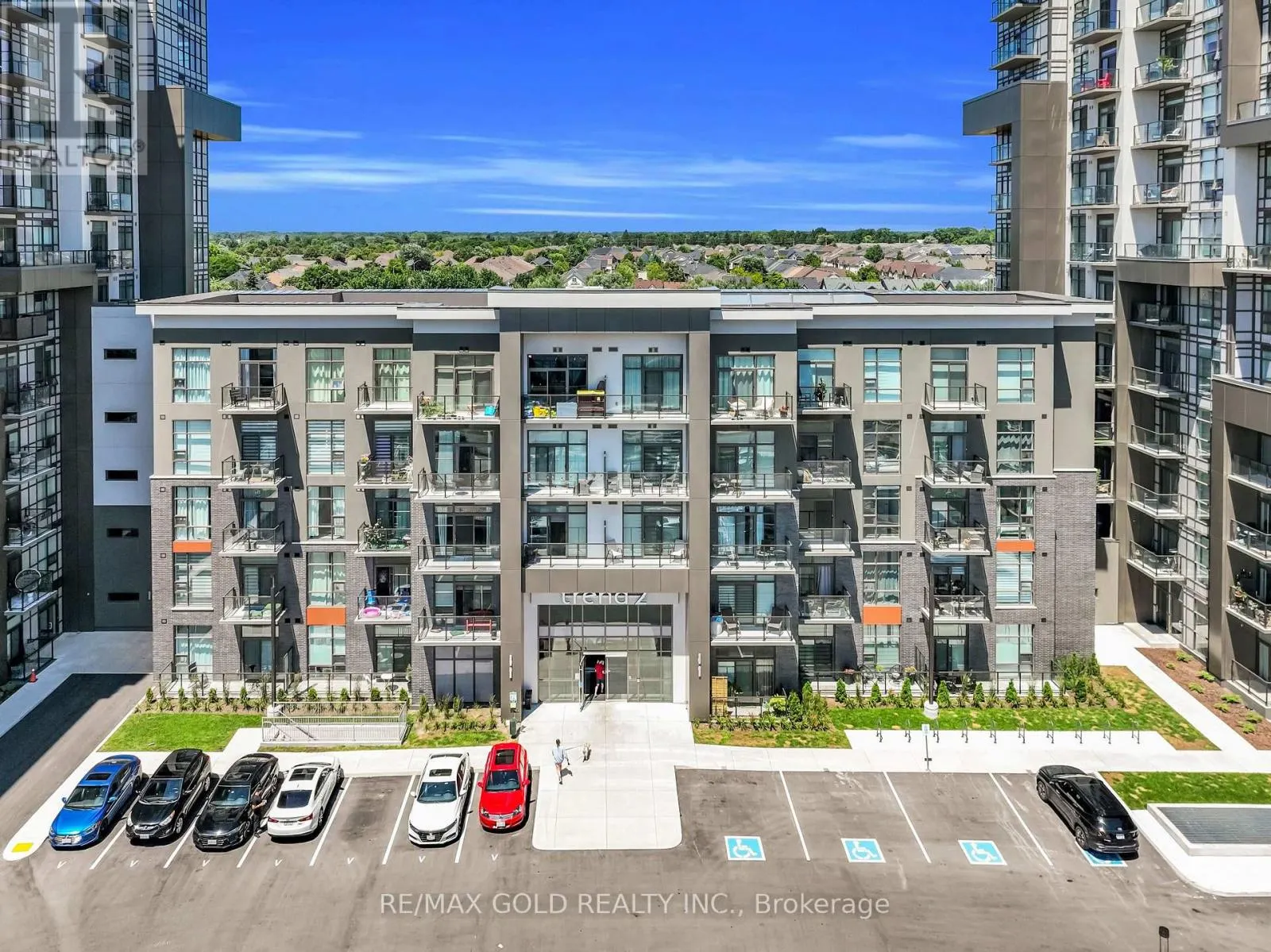 402 - 460 DUNDAS STREET E