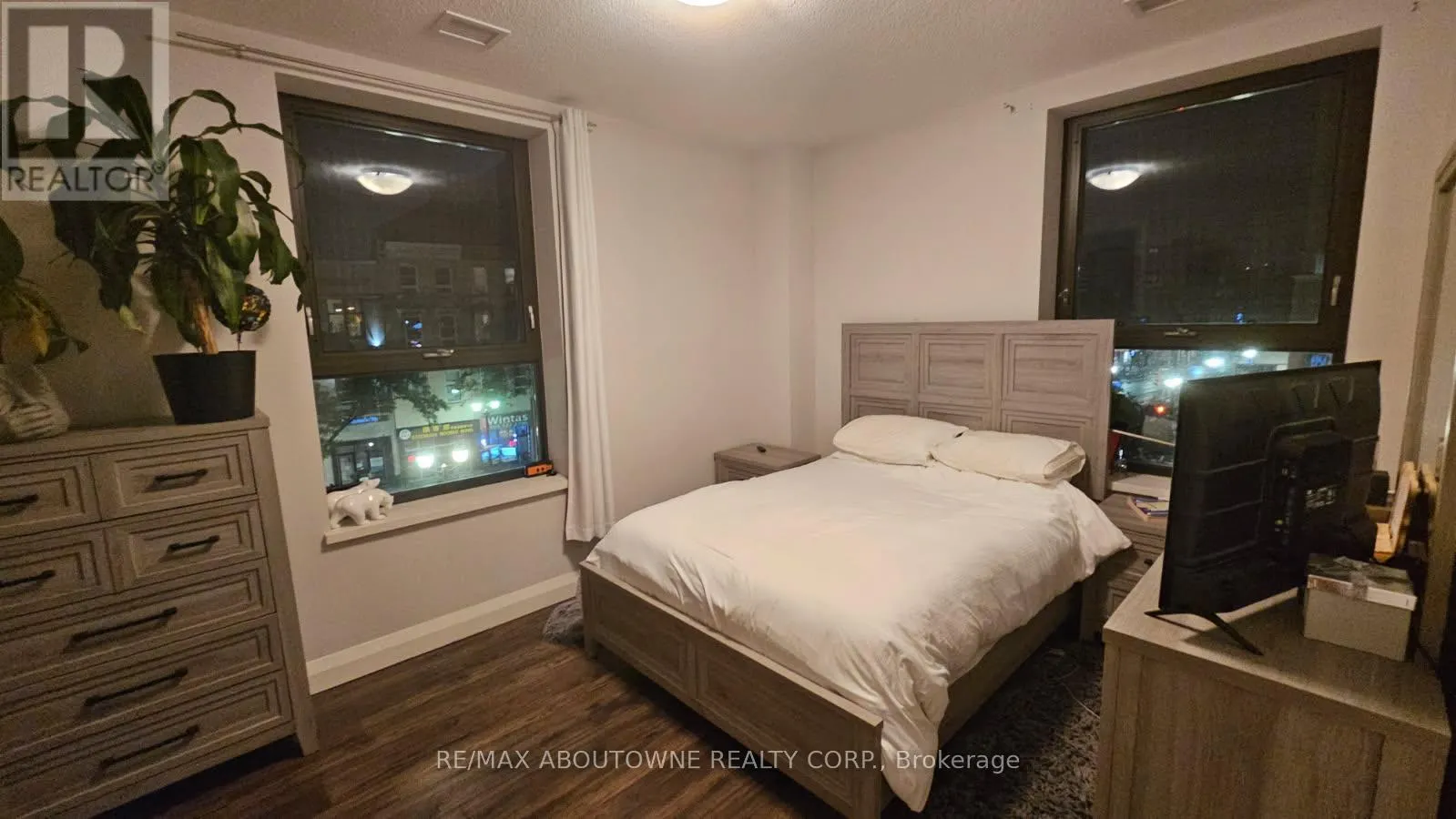 312 - 118 KING STREET E