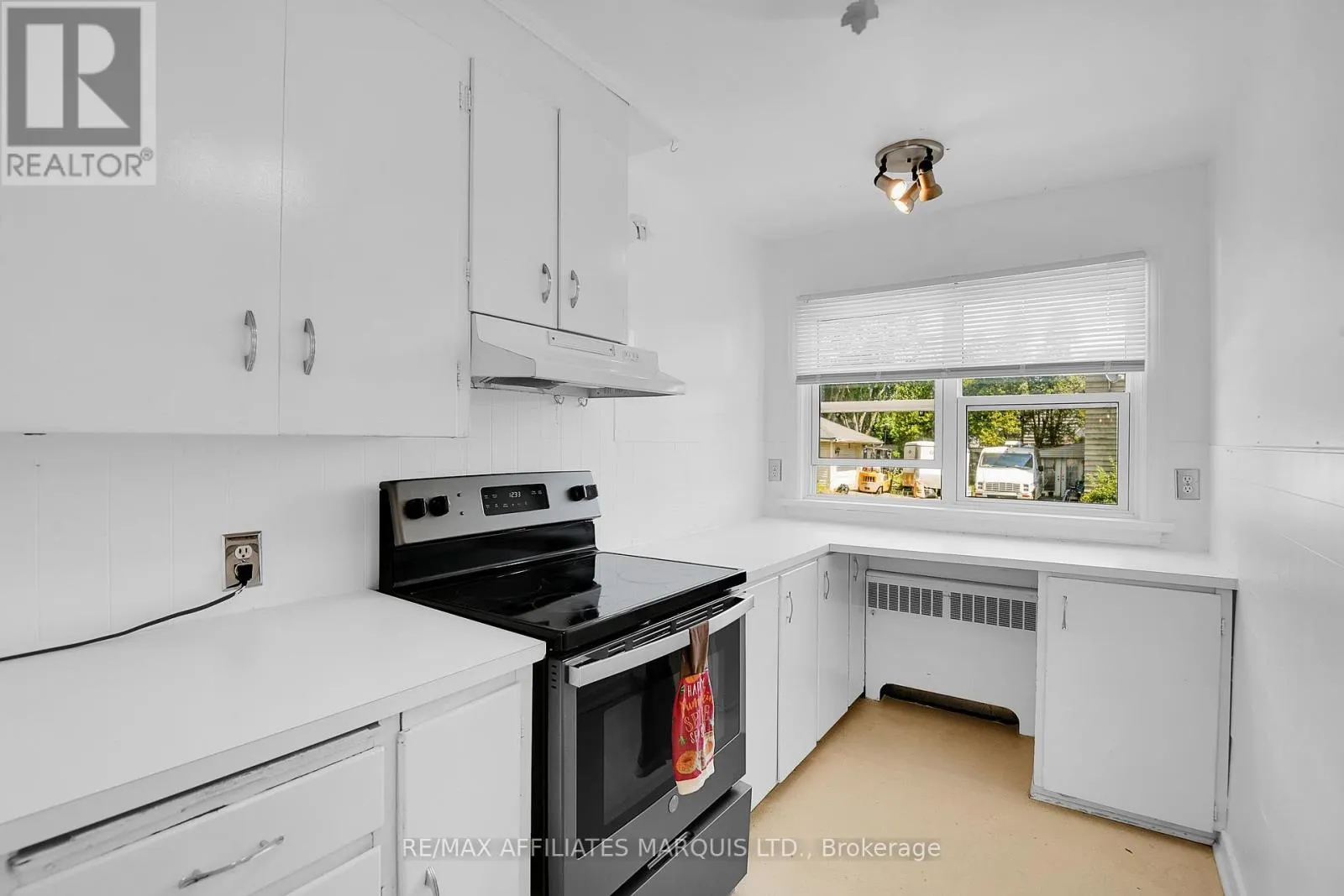547 FIFTH STREET E