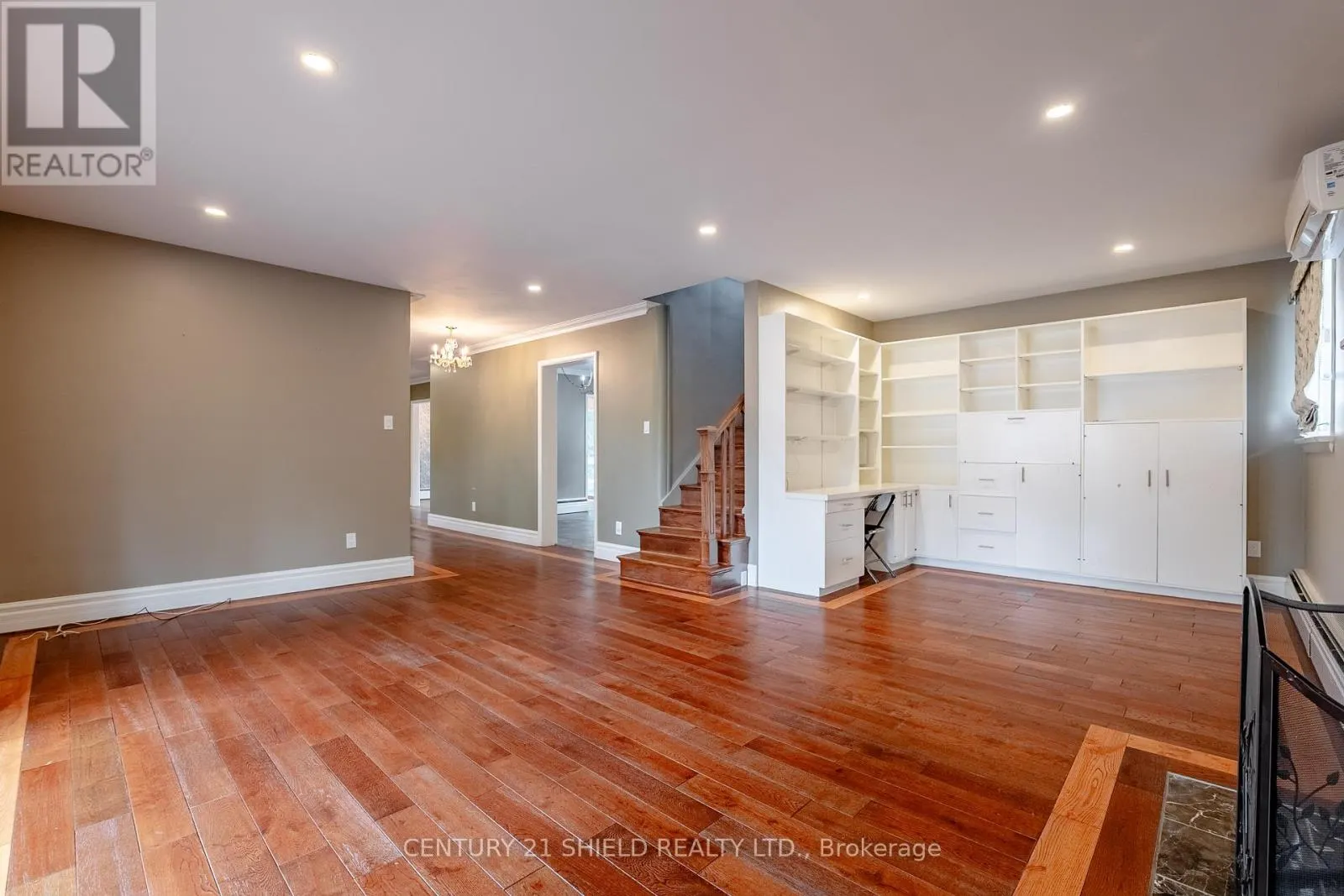 903 RIVERDALE AVENUE