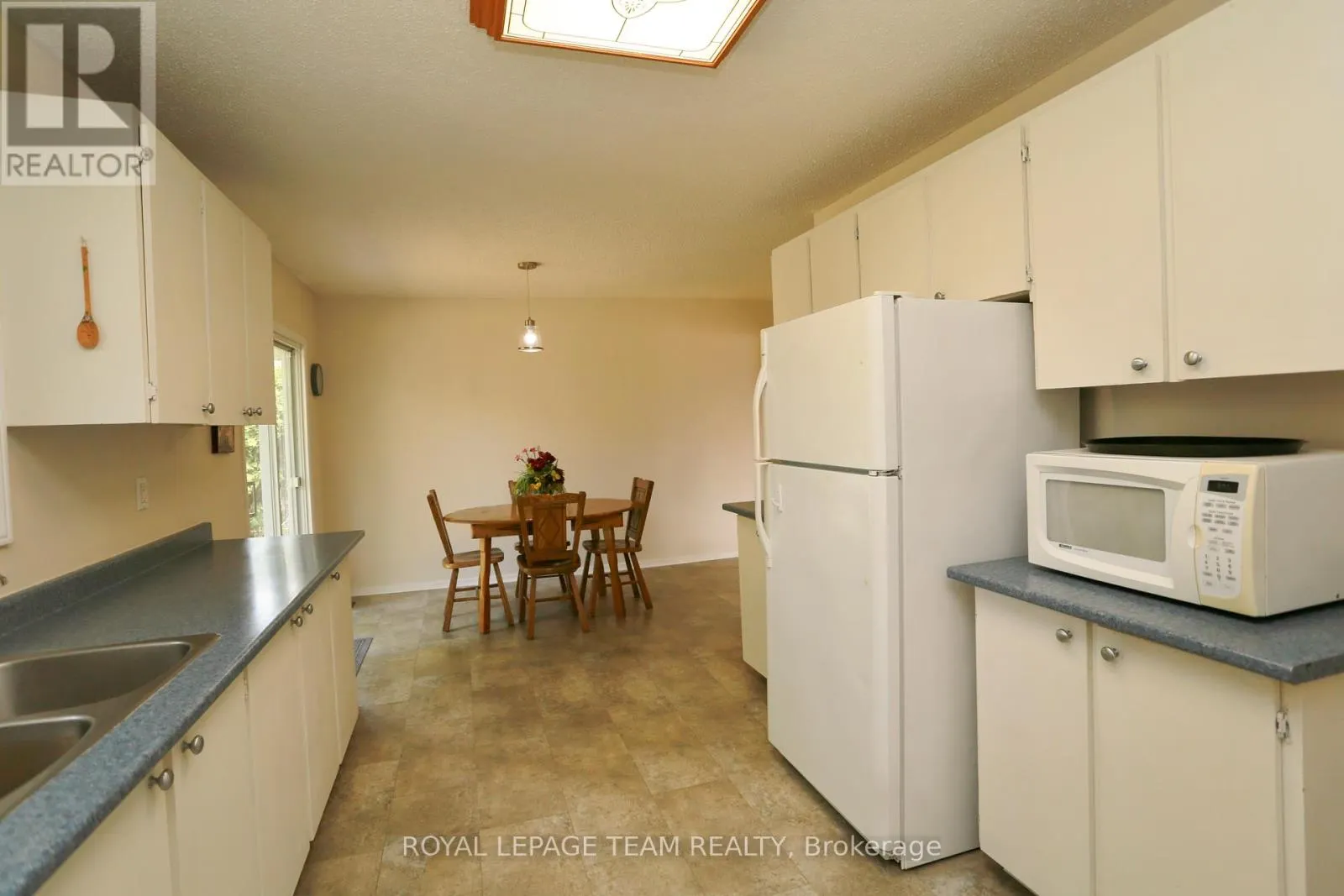 82 MAITLAND STREET S