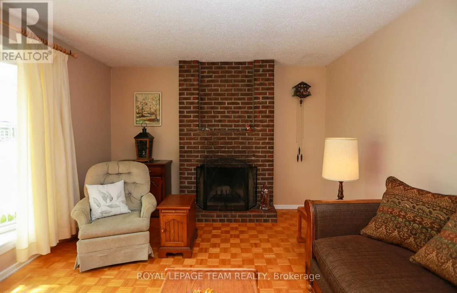 82 MAITLAND STREET S