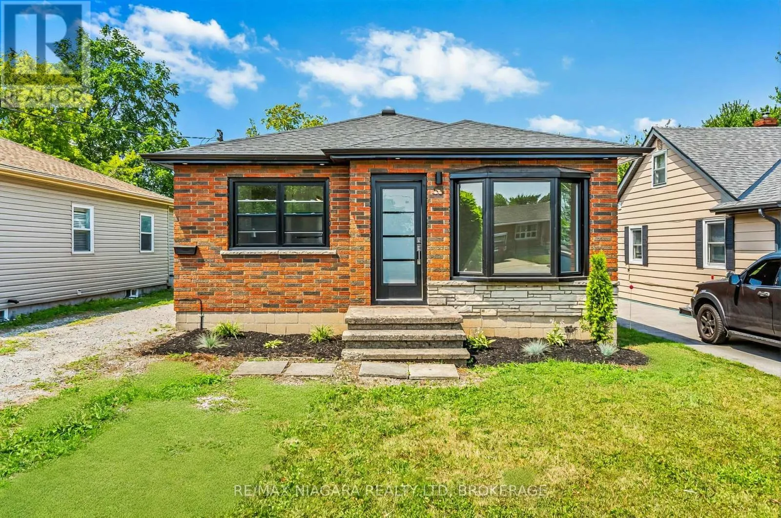 53 COLLIER ROAD S