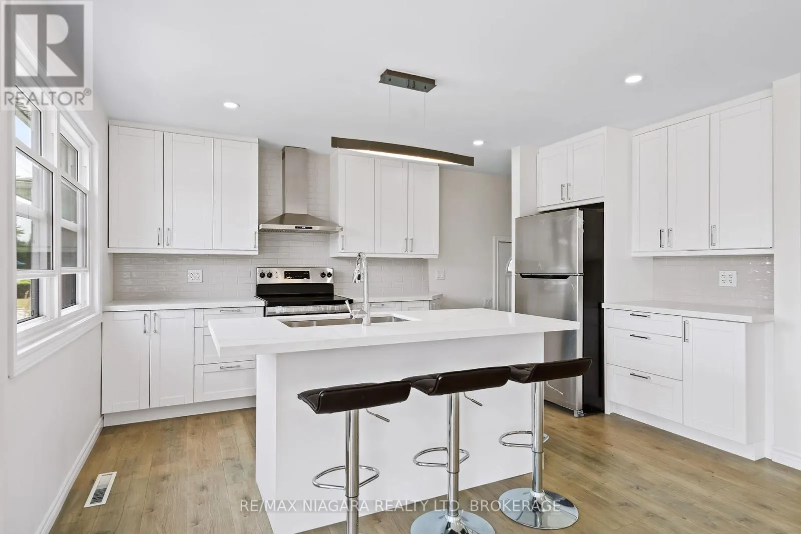 53 COLLIER ROAD S