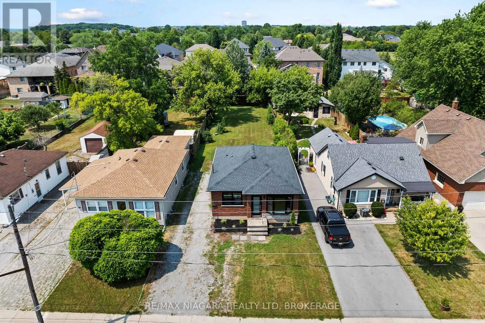 53 COLLIER ROAD S