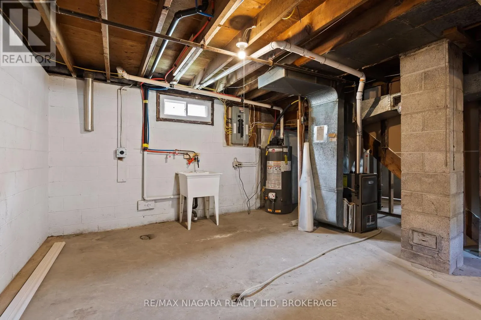 53 COLLIER ROAD S