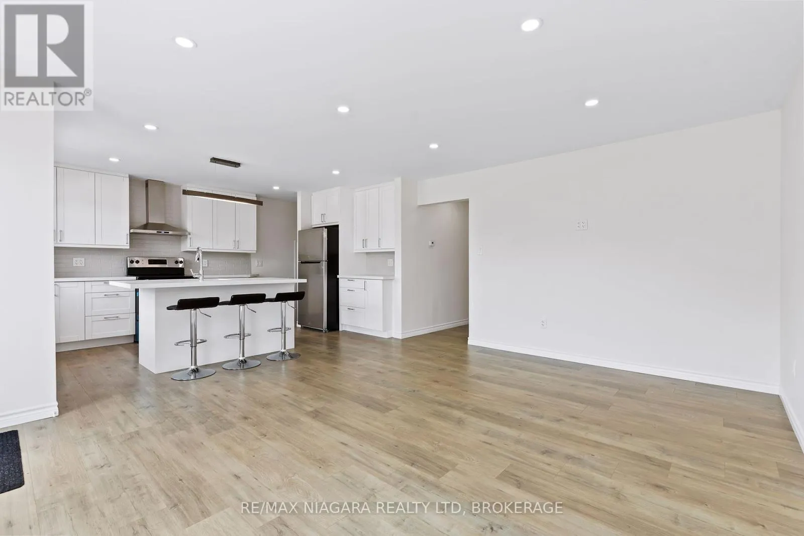53 COLLIER ROAD S