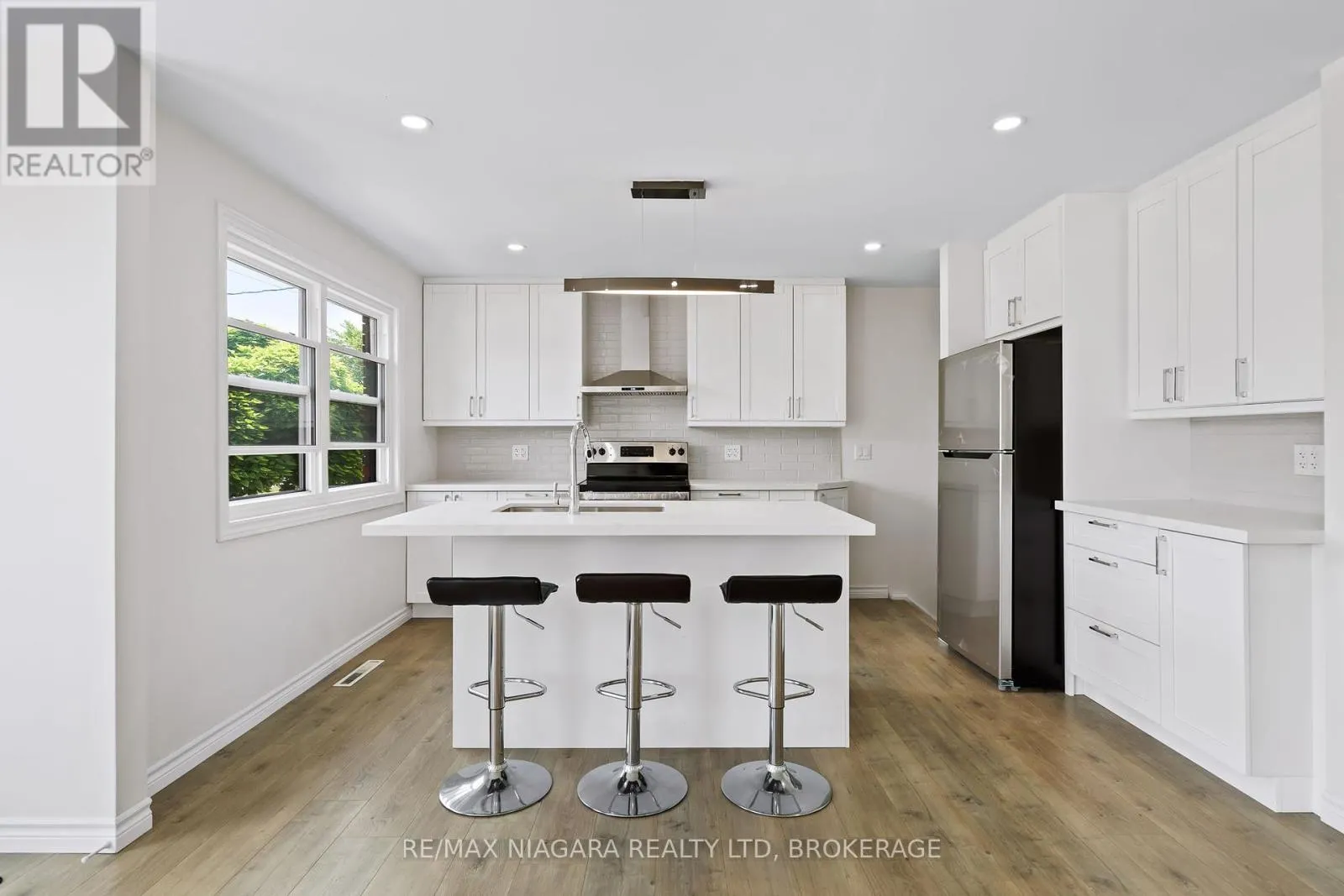53 COLLIER ROAD S