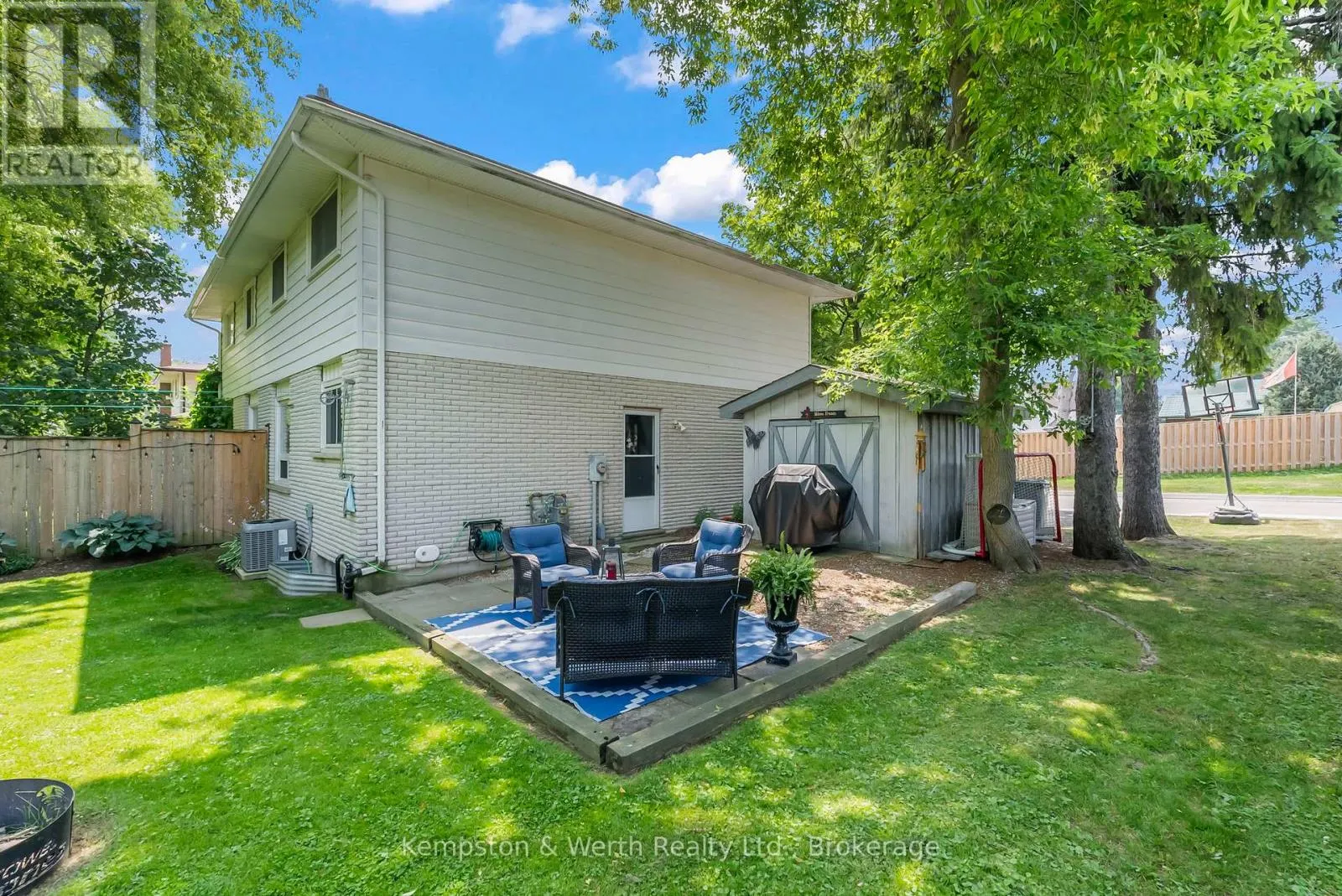 721 JOHN STREET W